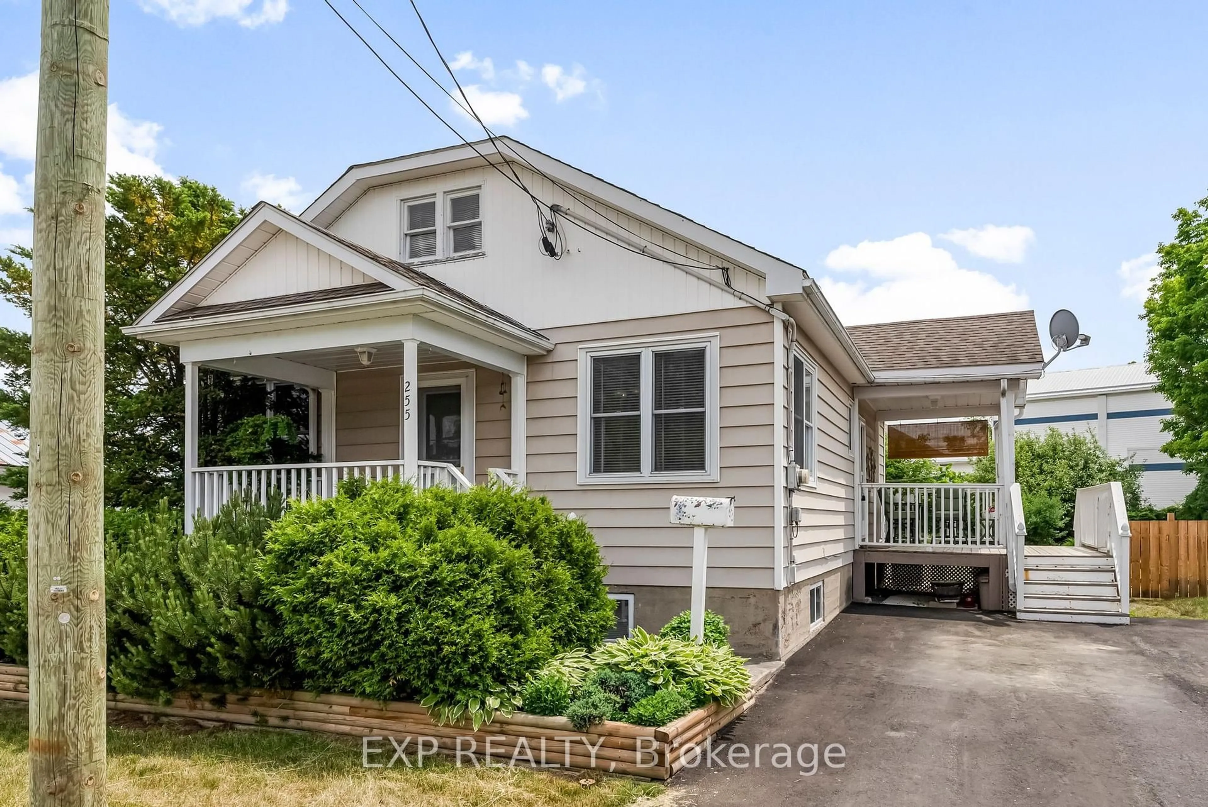 Home with vinyl exterior material, street for 255 Arnprior Ave, Renfrew Ontario K7V 3A3