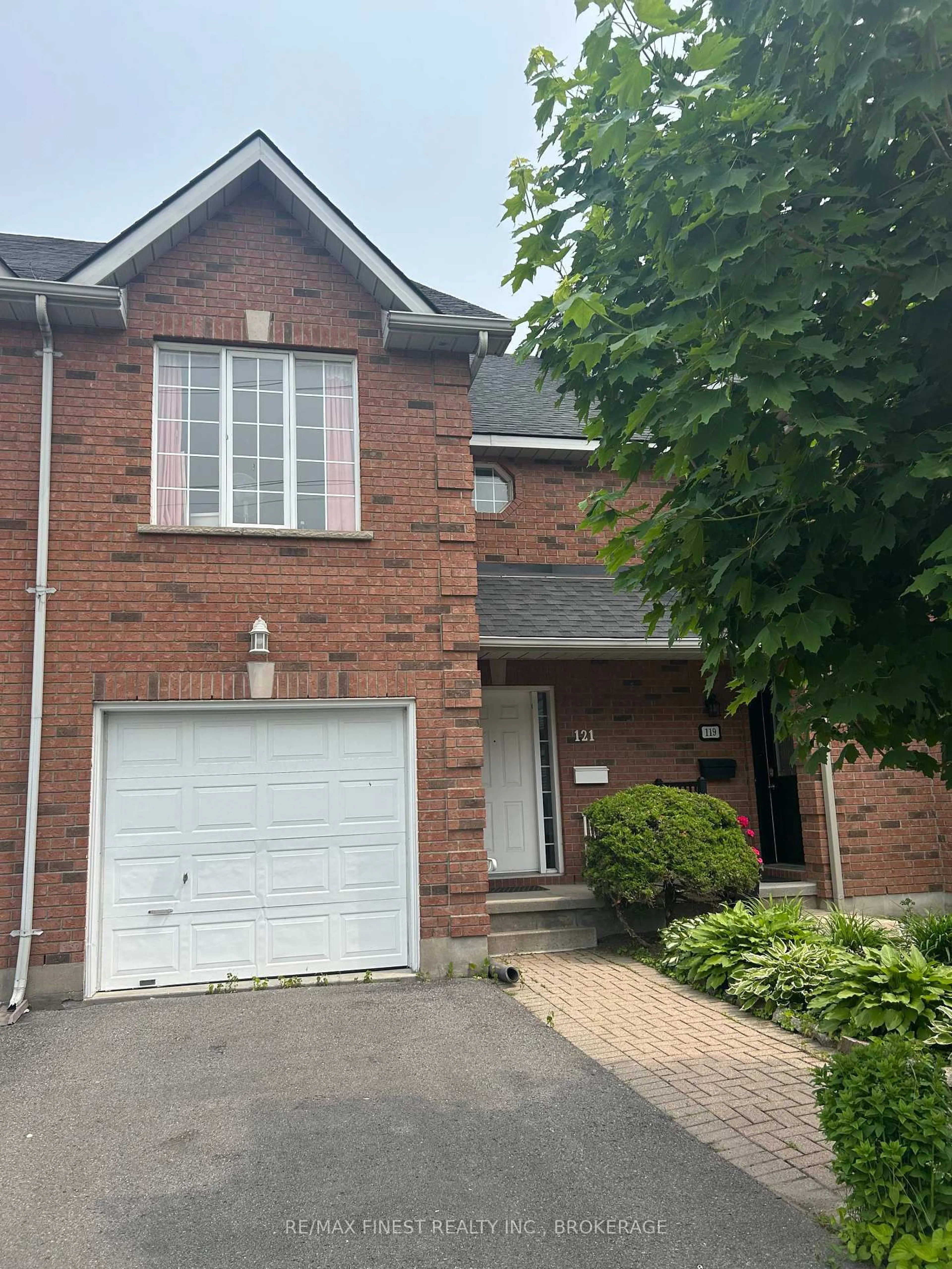Home with brick exterior material, street for 121 Rideau St, Kingston Ontario K7K 7B2