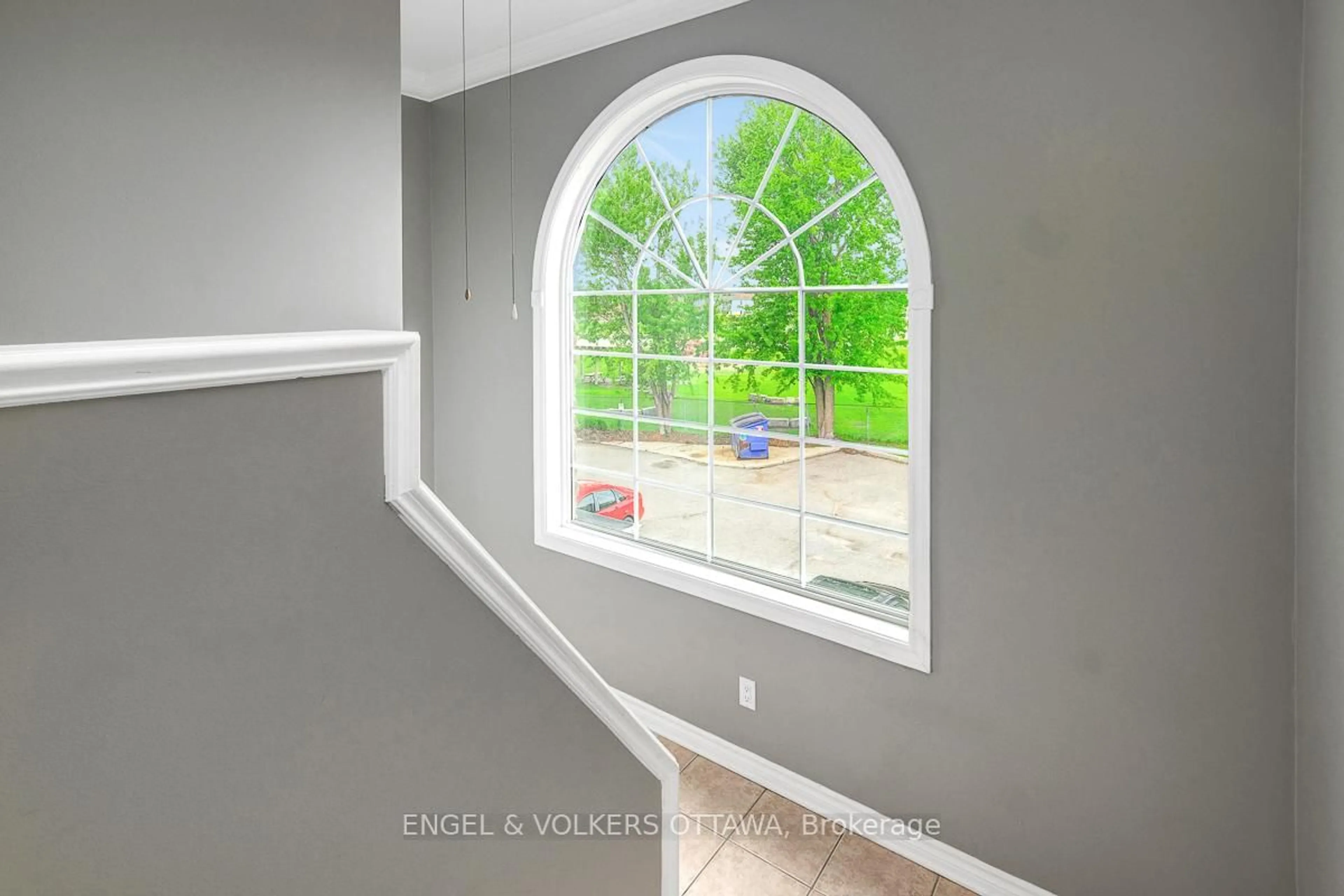 Indoor entryway for 75 Lapointe Blvd #1A, Russell Ontario K0A 1W0