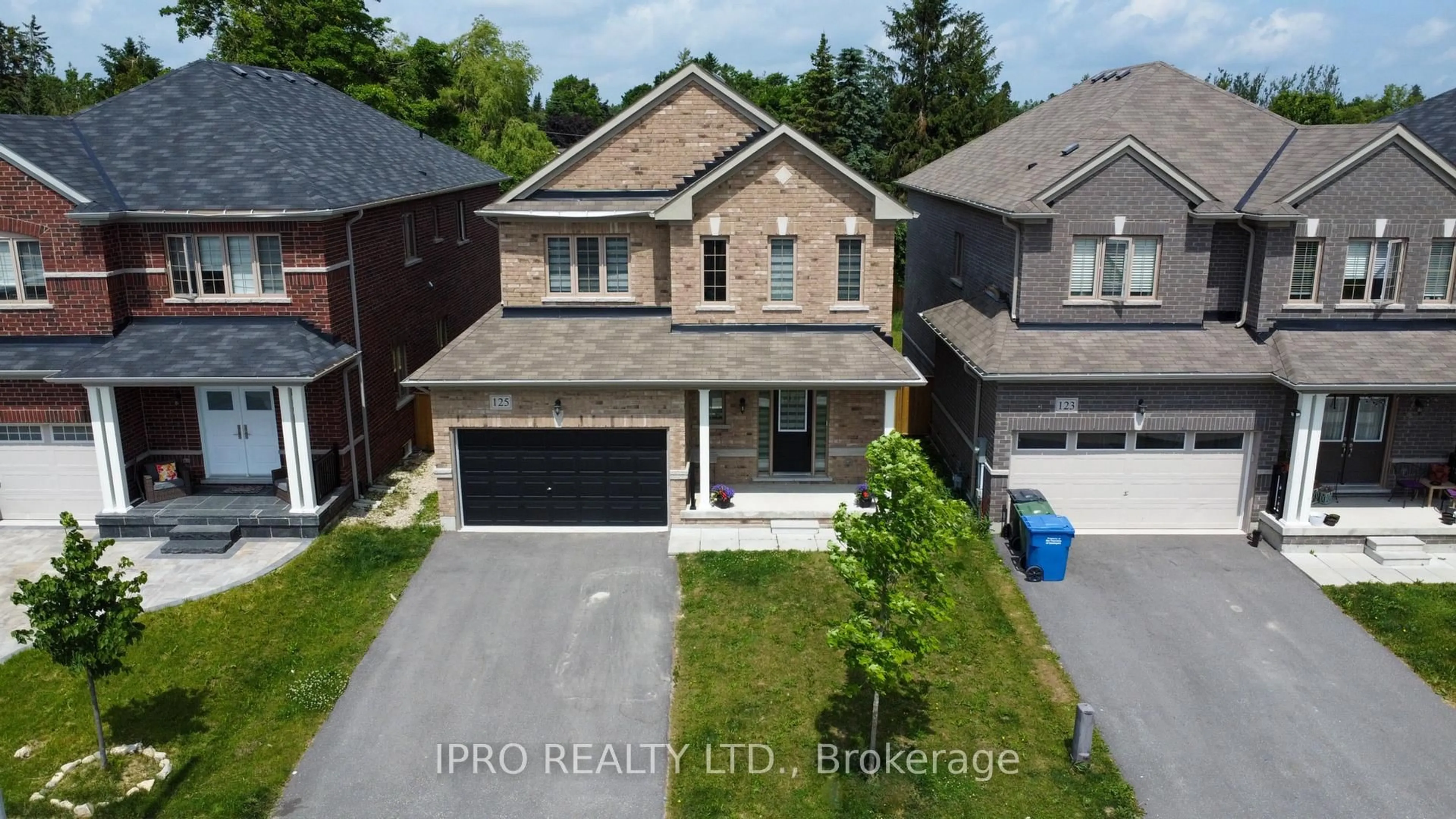 A pic from outside/outdoor area/front of a property/back of a property/a pic from drone, street for 125 Werry Ave, Southgate Ontario N0C 1B0