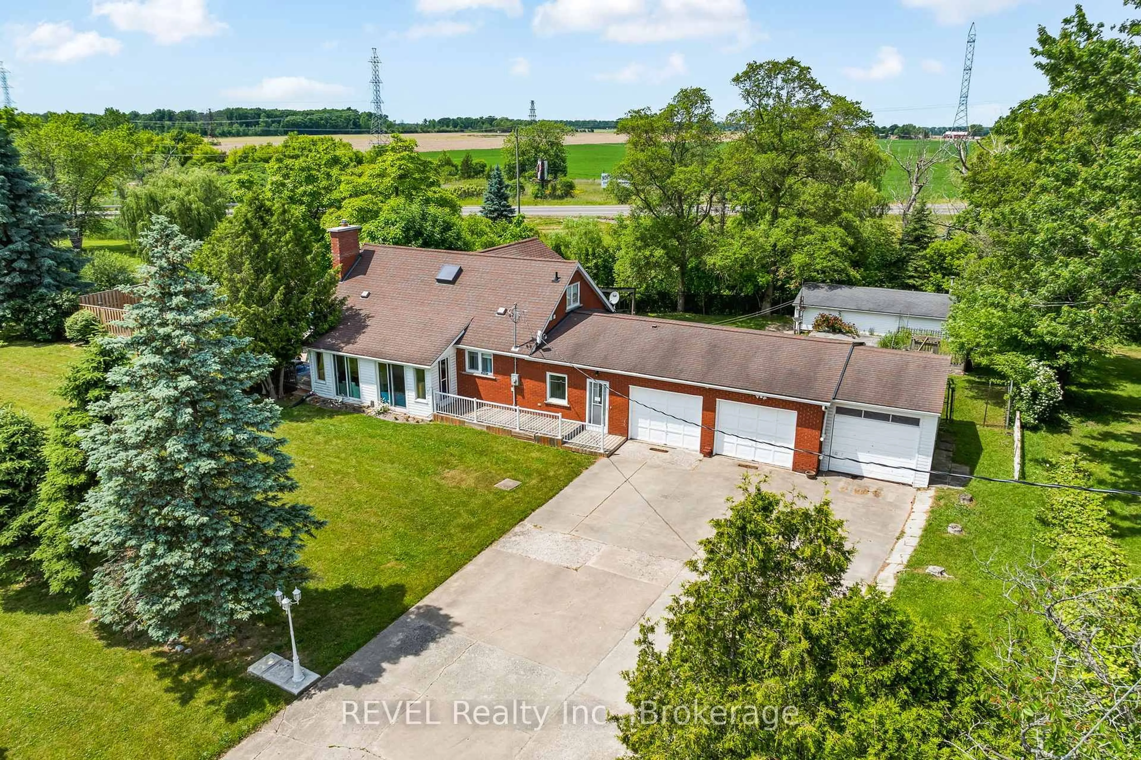 A pic from outside/outdoor area/front of a property/back of a property/a pic from drone, unknown for 1848 Barron Rd, Thorold Ontario L0S 1E6