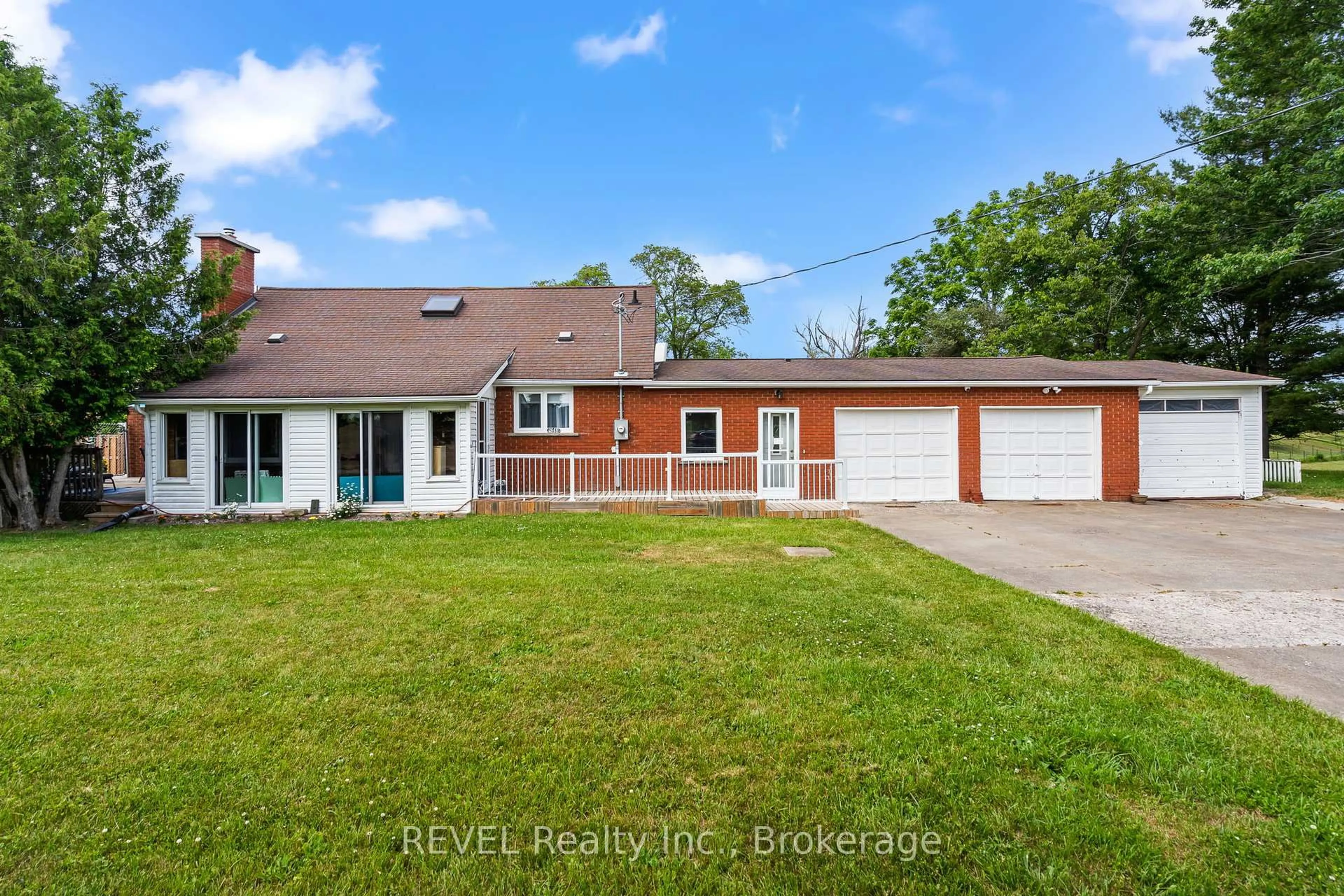 A pic from outside/outdoor area/front of a property/back of a property/a pic from drone, street for 1848 Barron Rd, Thorold Ontario L0S 1E6