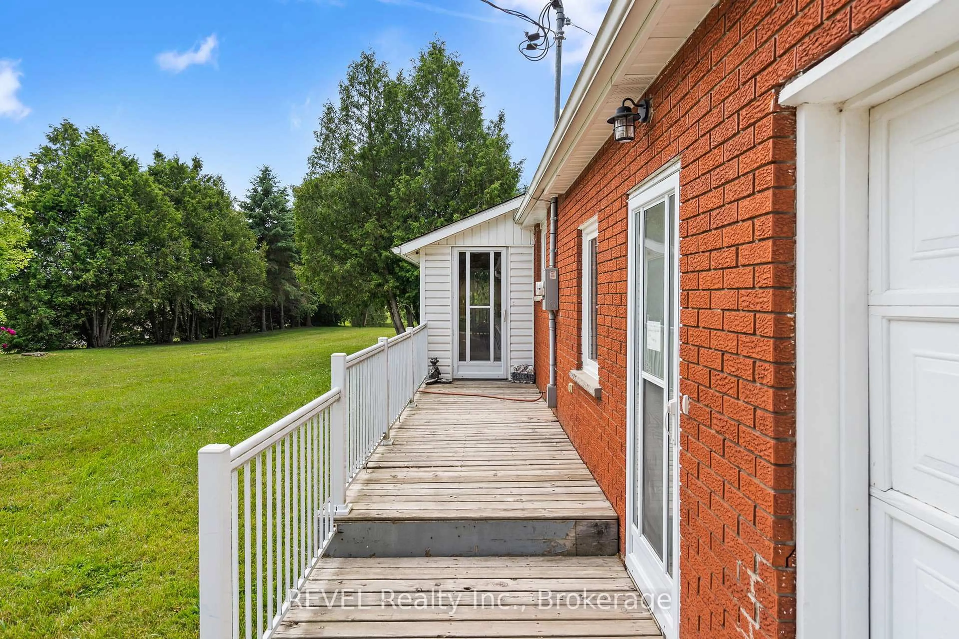 A pic from outside/outdoor area/front of a property/back of a property/a pic from drone, water/lake/river/ocean view for 1848 Barron Rd, Thorold Ontario L0S 1E6