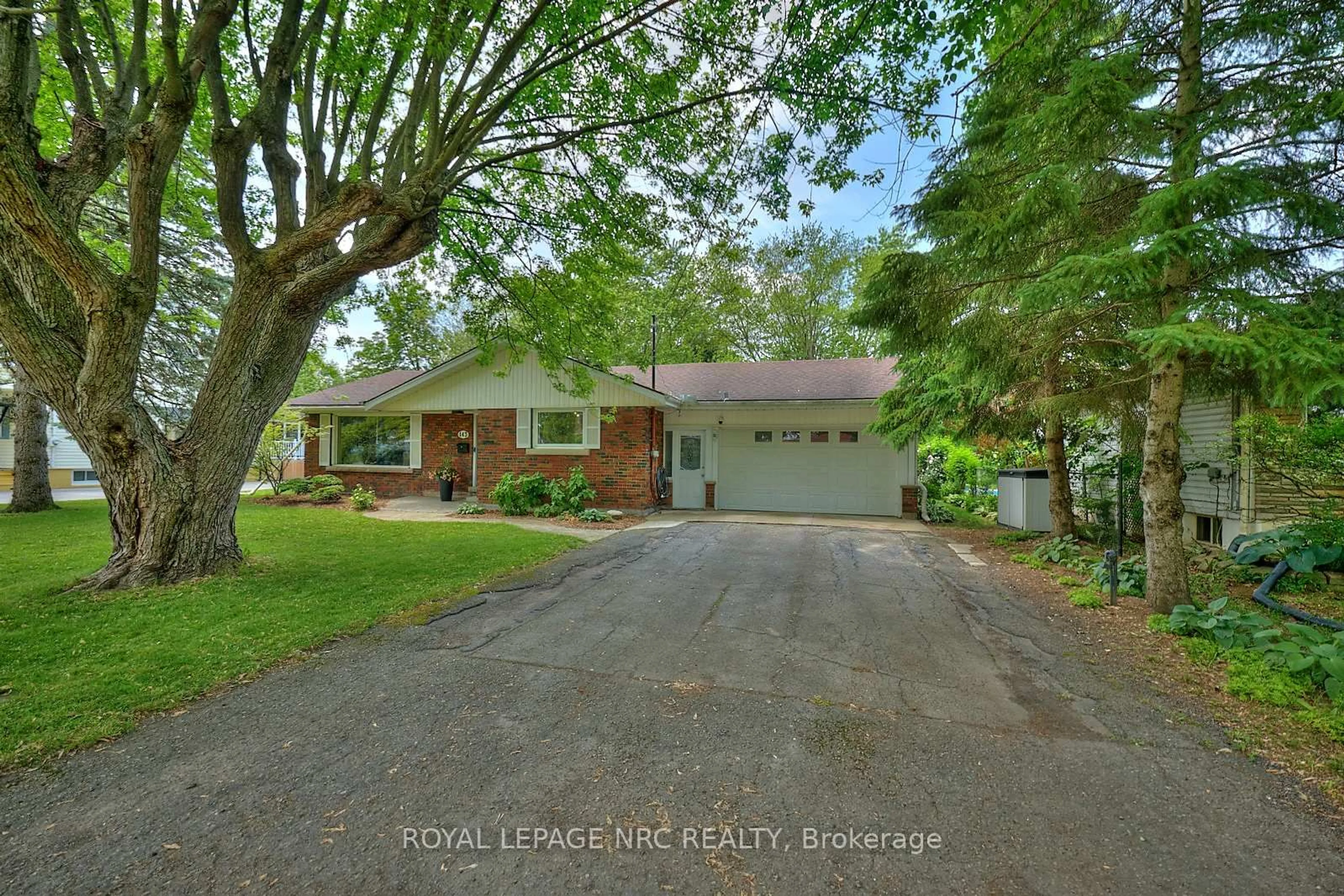 A pic from outside/outdoor area/front of a property/back of a property/a pic from drone, street for 143 Gadsby Ave, Welland Ontario L3C 1B1