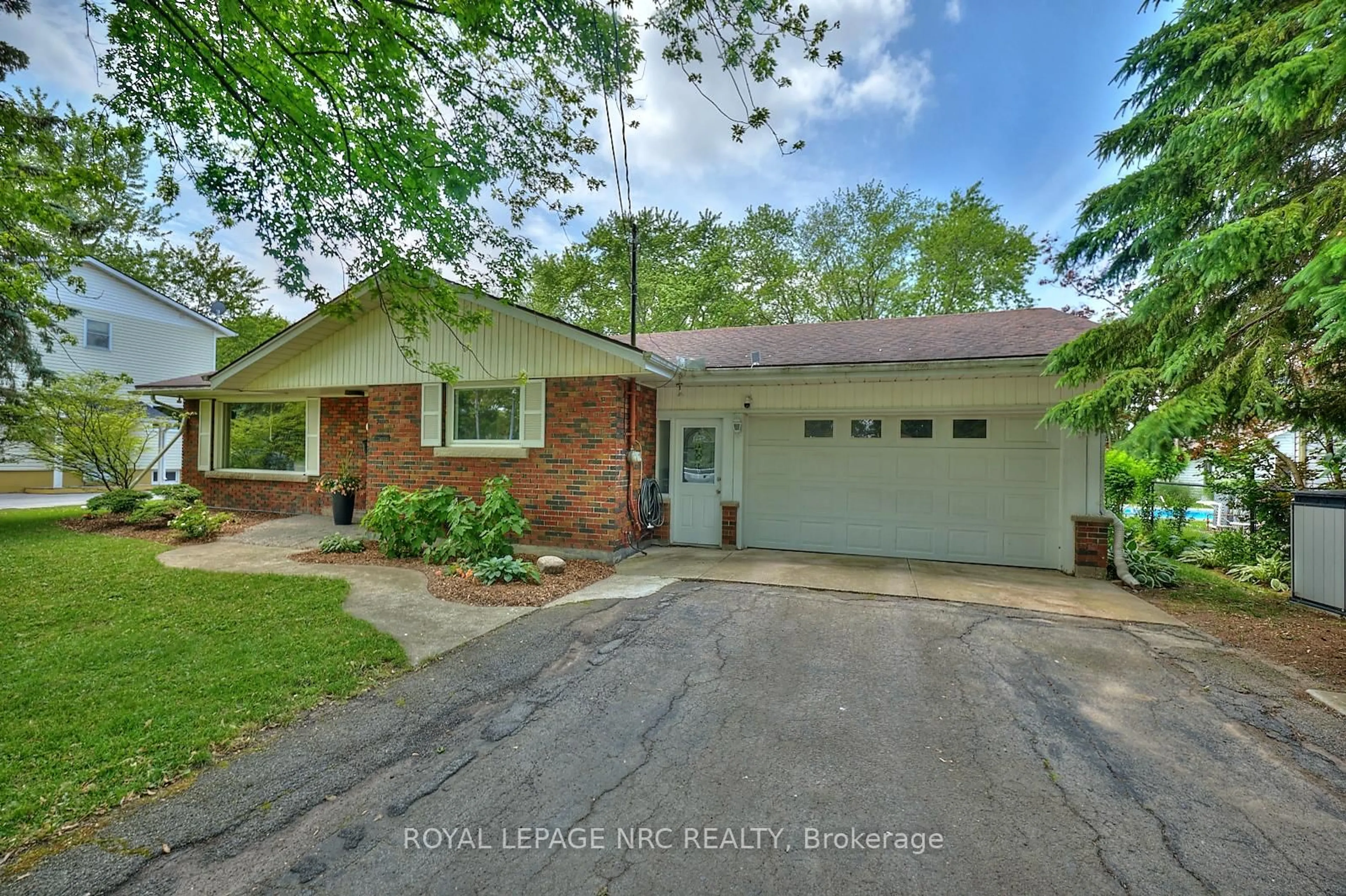 Home with brick exterior material, street for 143 Gadsby Ave, Welland Ontario L3C 1B1