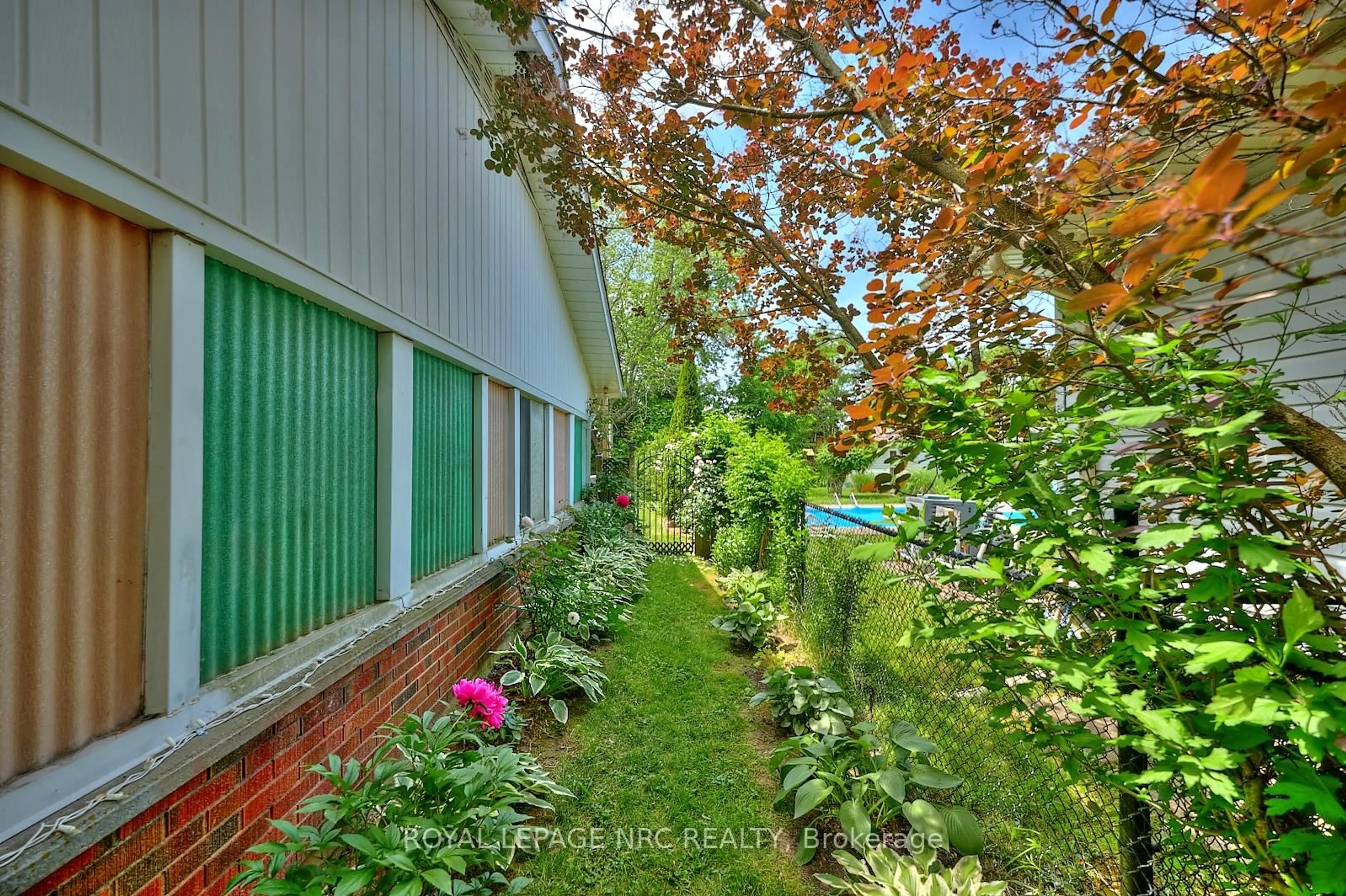 Patio, street for 143 Gadsby Ave, Welland Ontario L3C 1B1