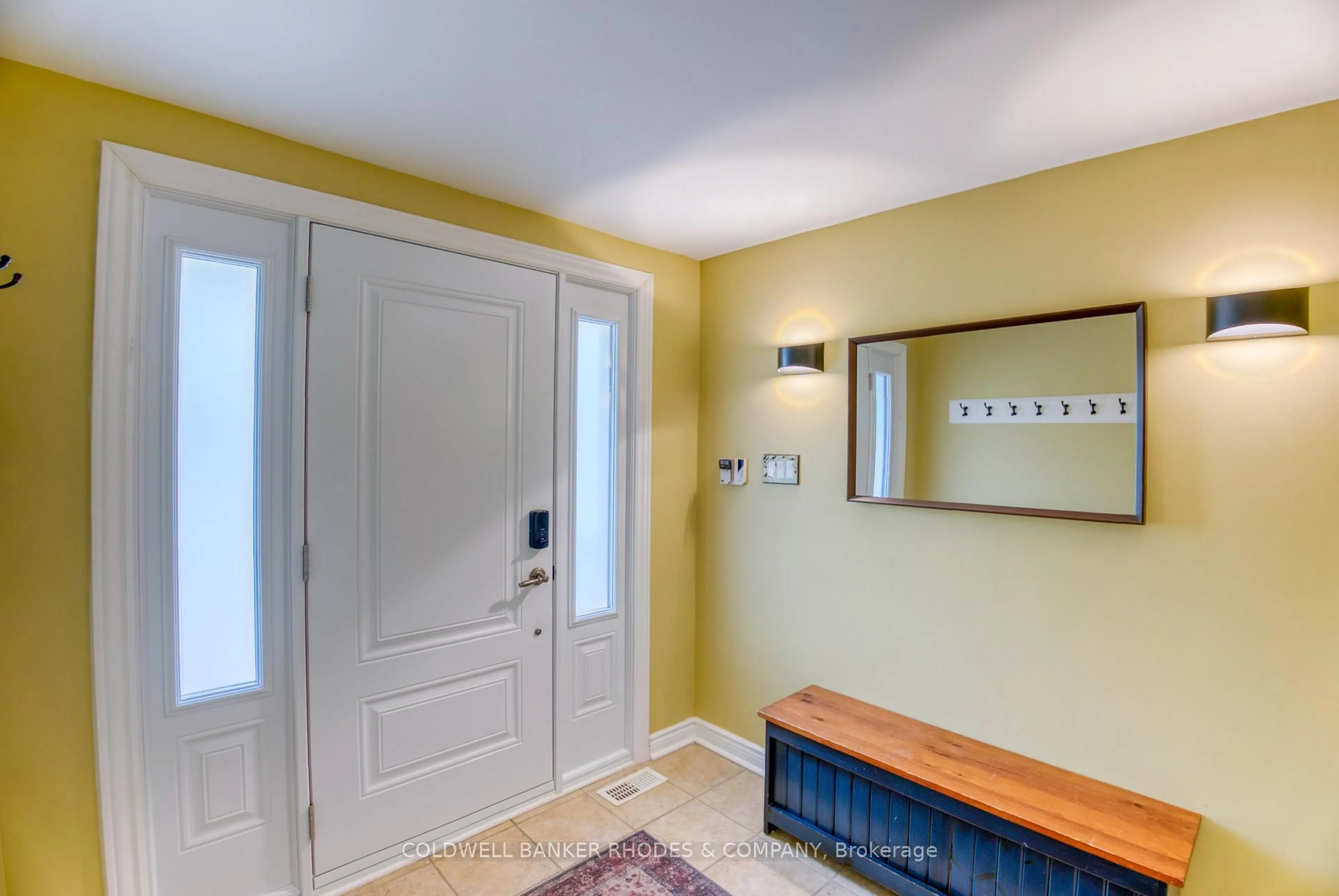 Indoor entryway for 26 Sandridge Rd, Ottawa Ontario K1K 0A8
