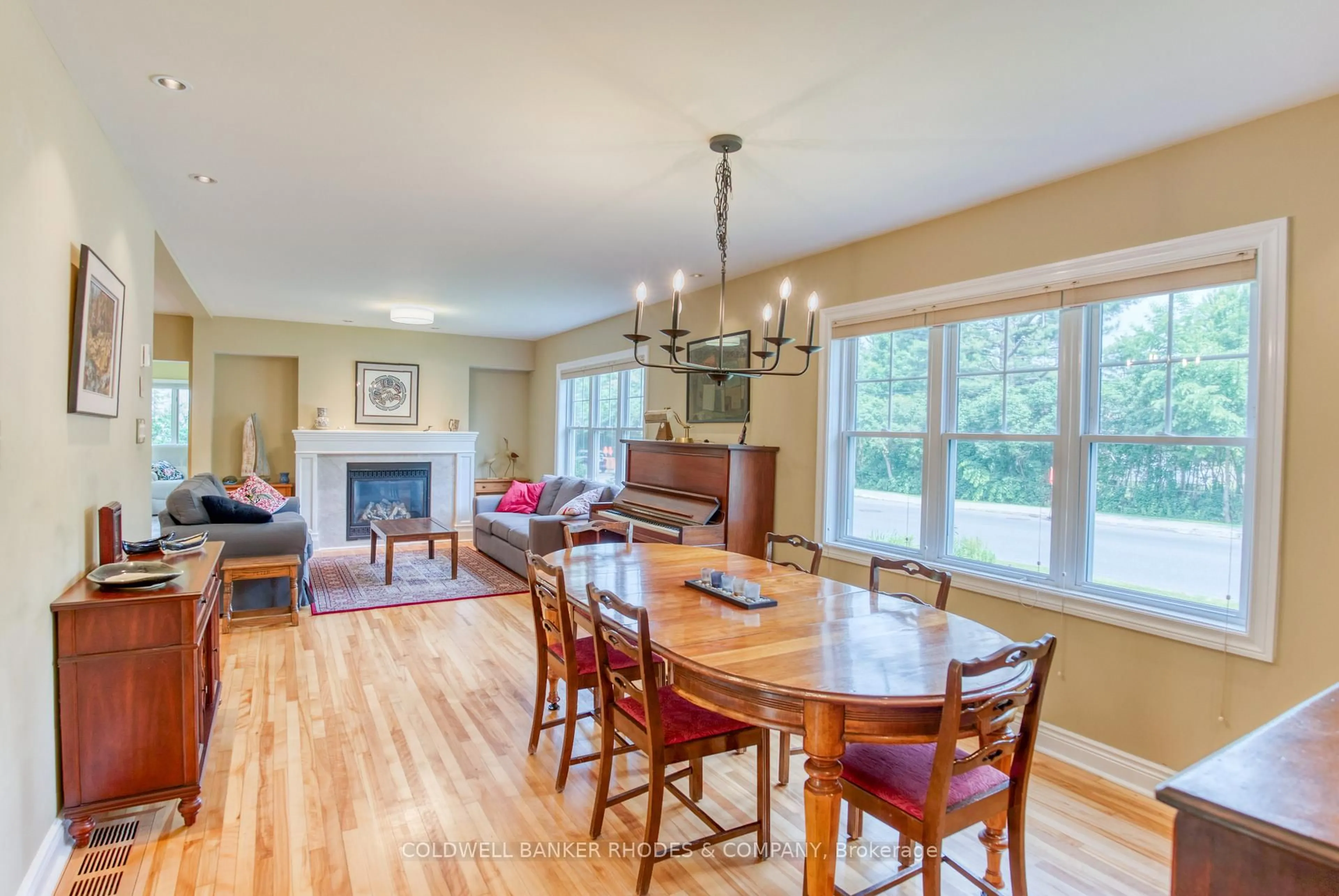 Dining room, wood/laminate floor for 26 Sandridge Rd, Ottawa Ontario K1K 0A8