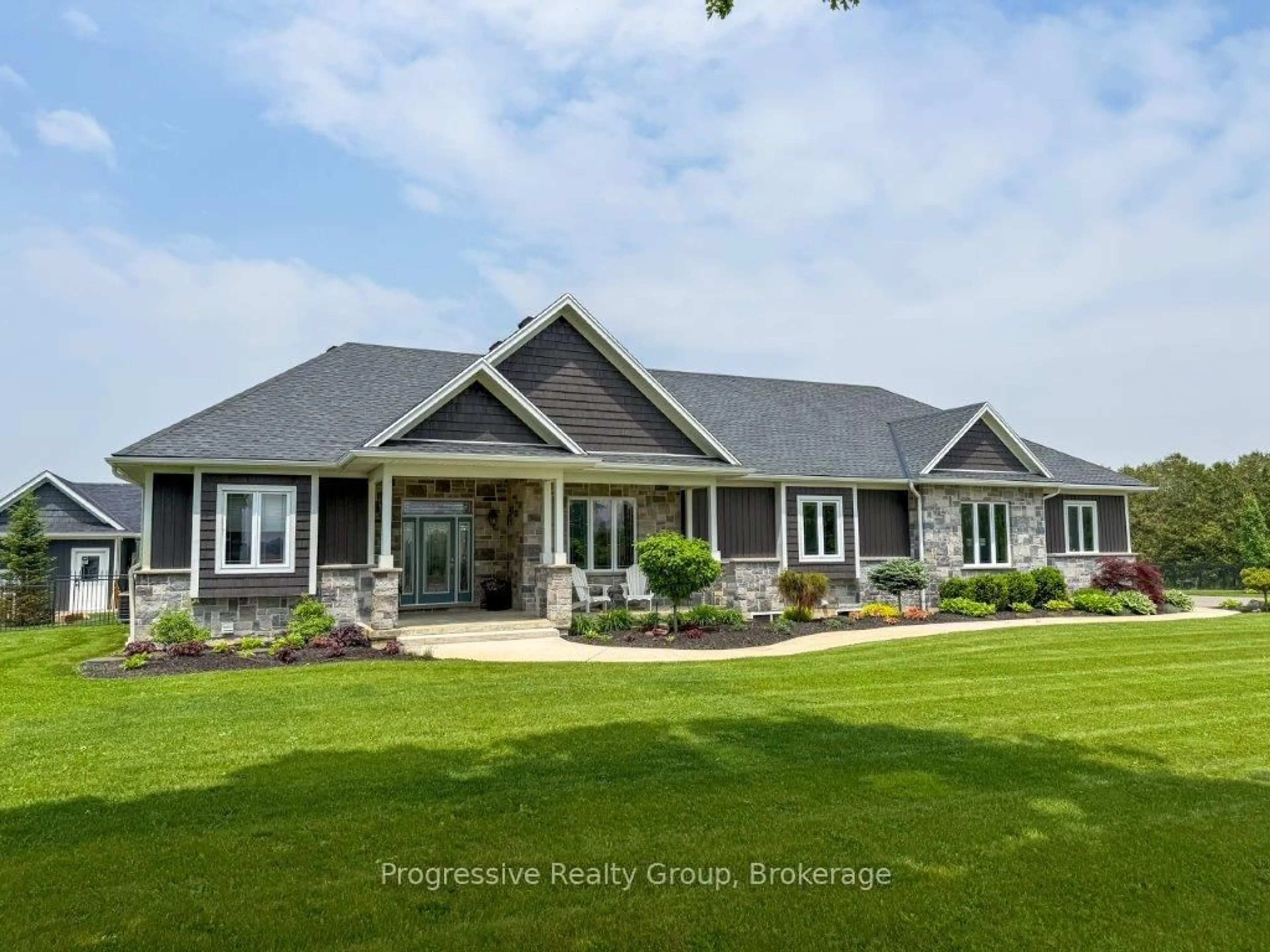 Home with vinyl exterior material, building for 119 Snively Lane, Norfolk Ontario N0E 1Y0