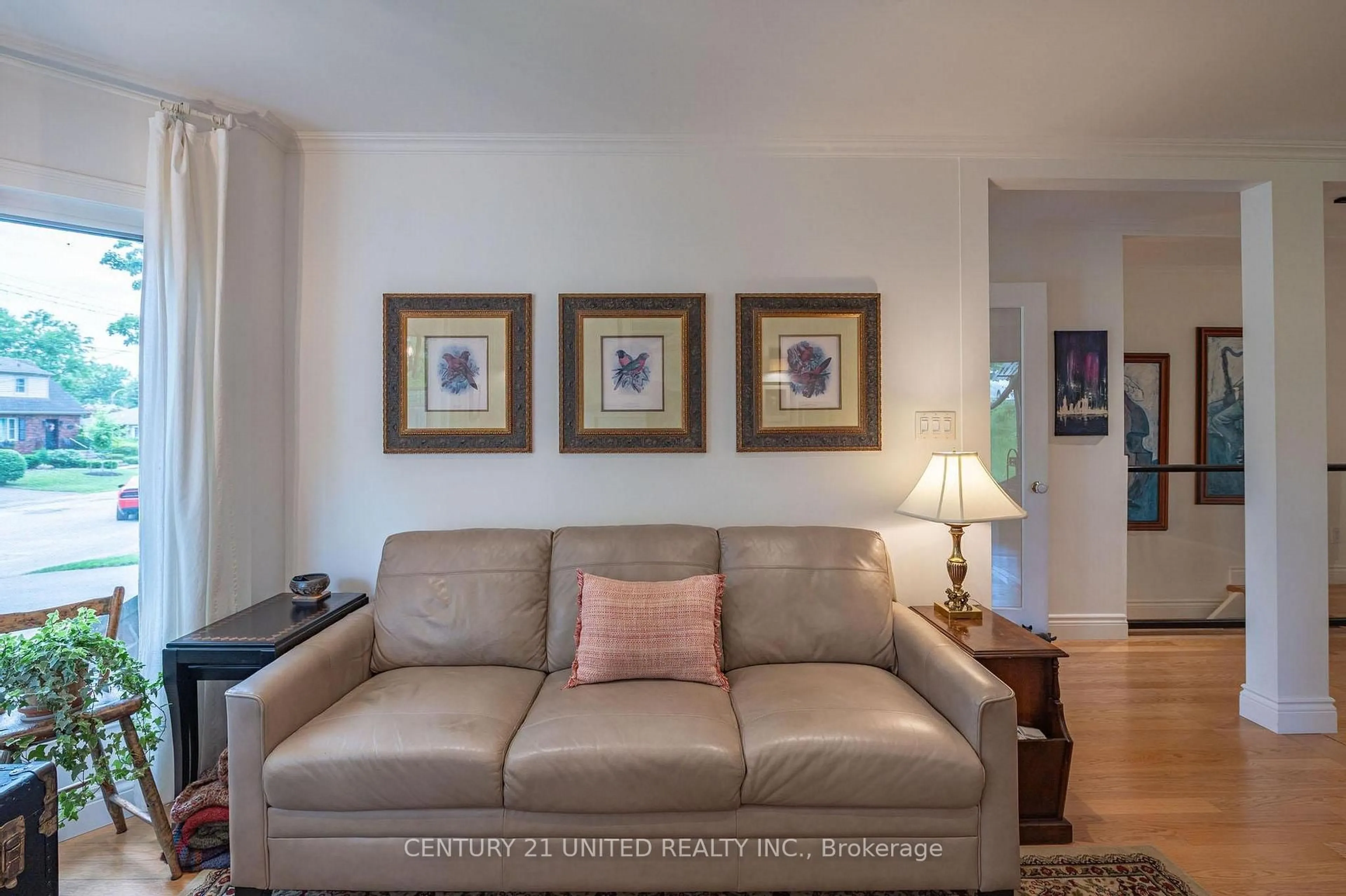 Living room with furniture, unknown for 18 Engleburn Pl, Peterborough East Ontario K9H 7G7