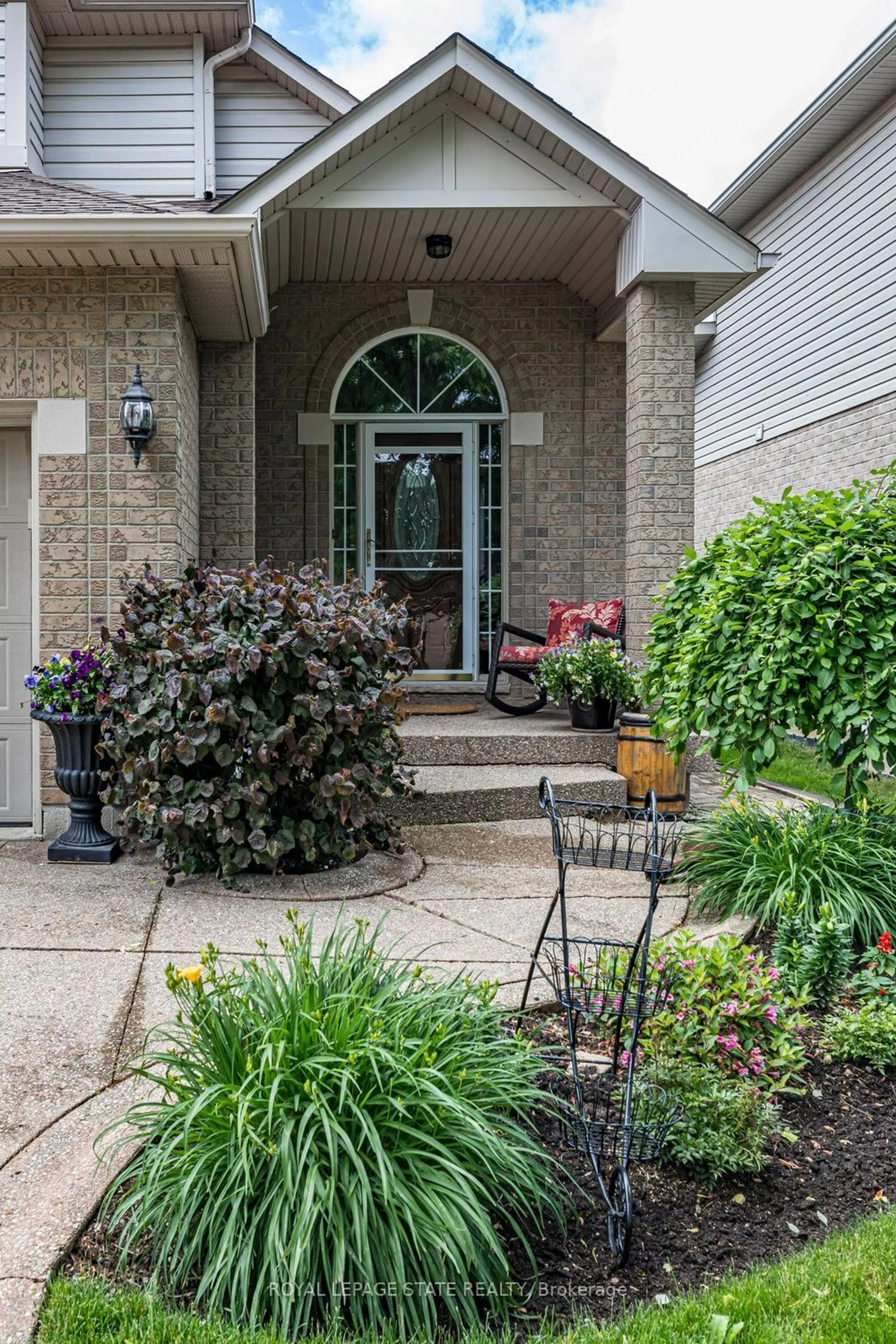Indoor entryway for 69 Brookheath Lane, Hamilton Ontario L0R 1W0