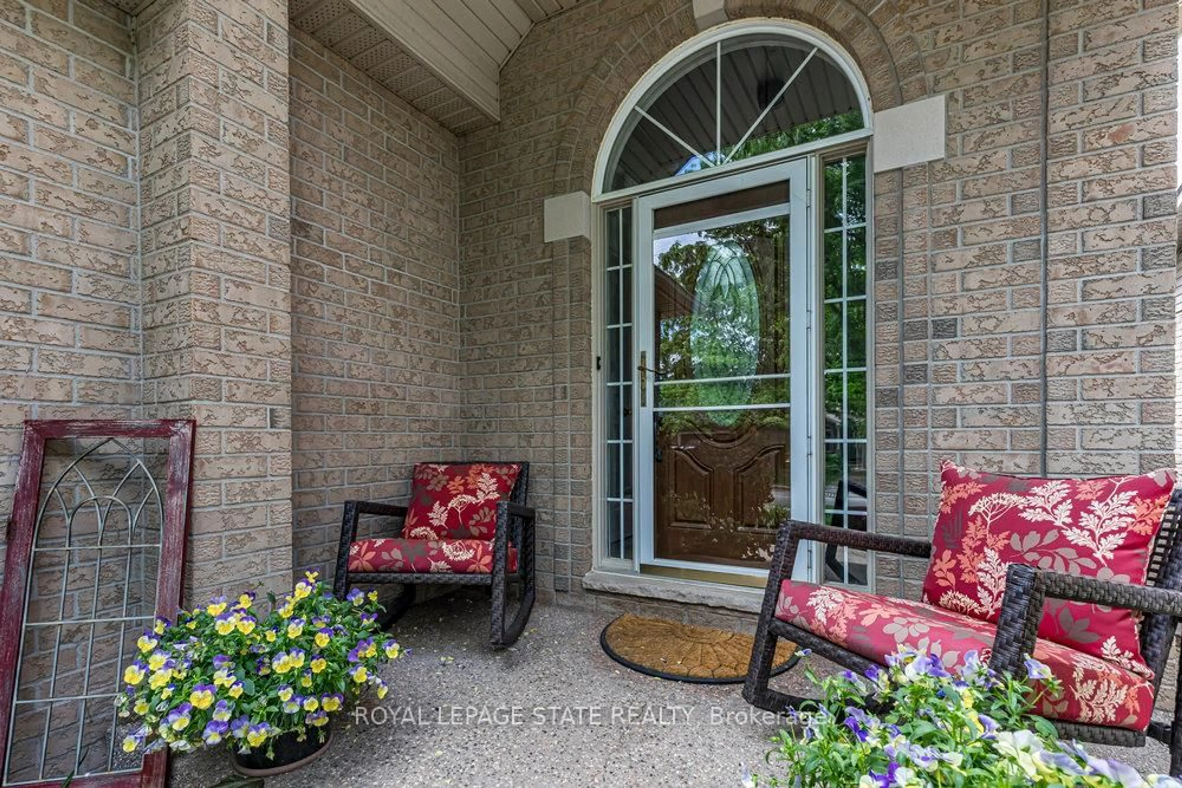 Indoor entryway for 69 Brookheath Lane, Hamilton Ontario L0R 1W0