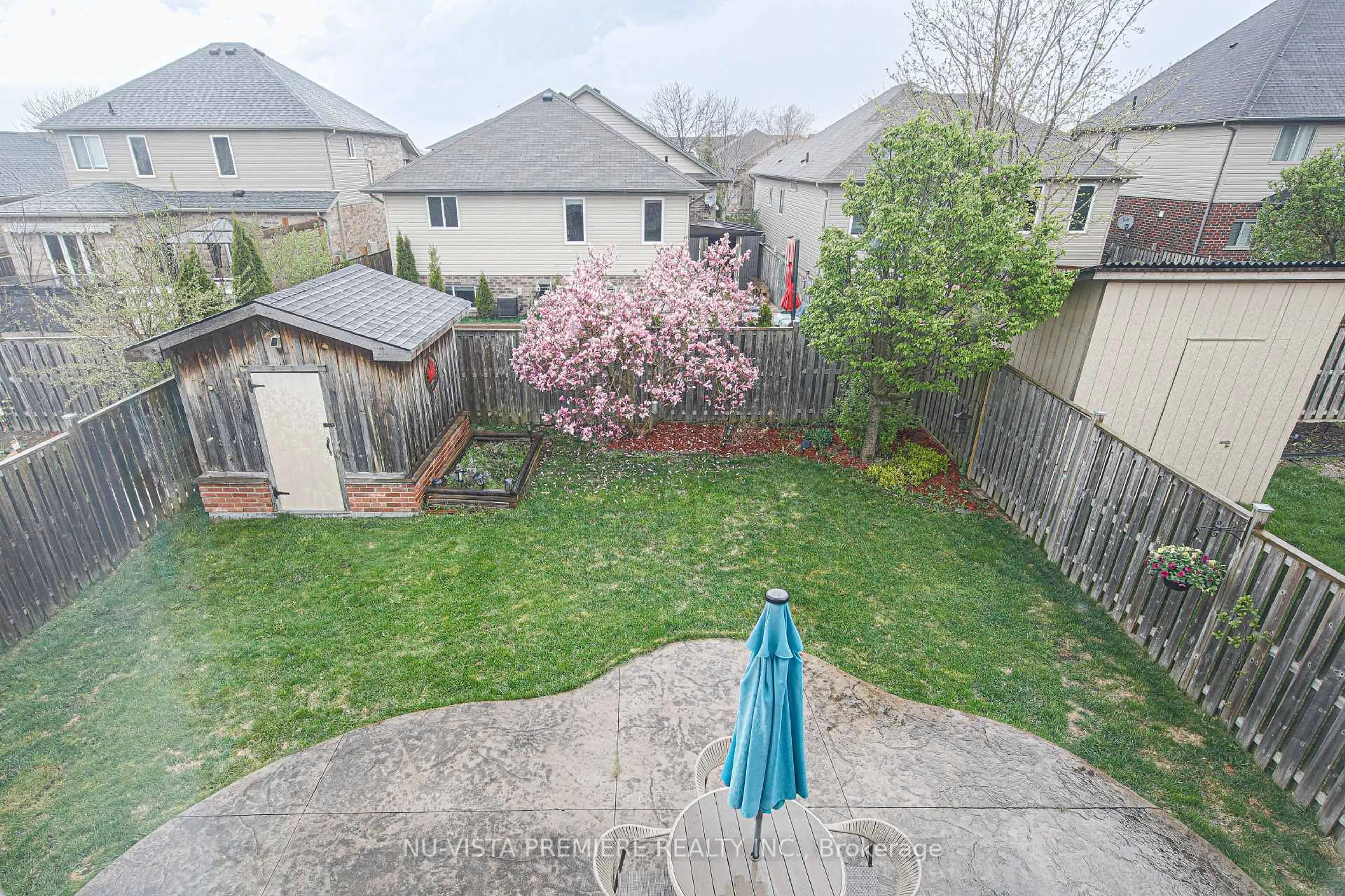 A pic from outside/outdoor area/front of a property/back of a property/a pic from drone, mountain view for 1908 Coronation Dr, London North Ontario N6G 0A5