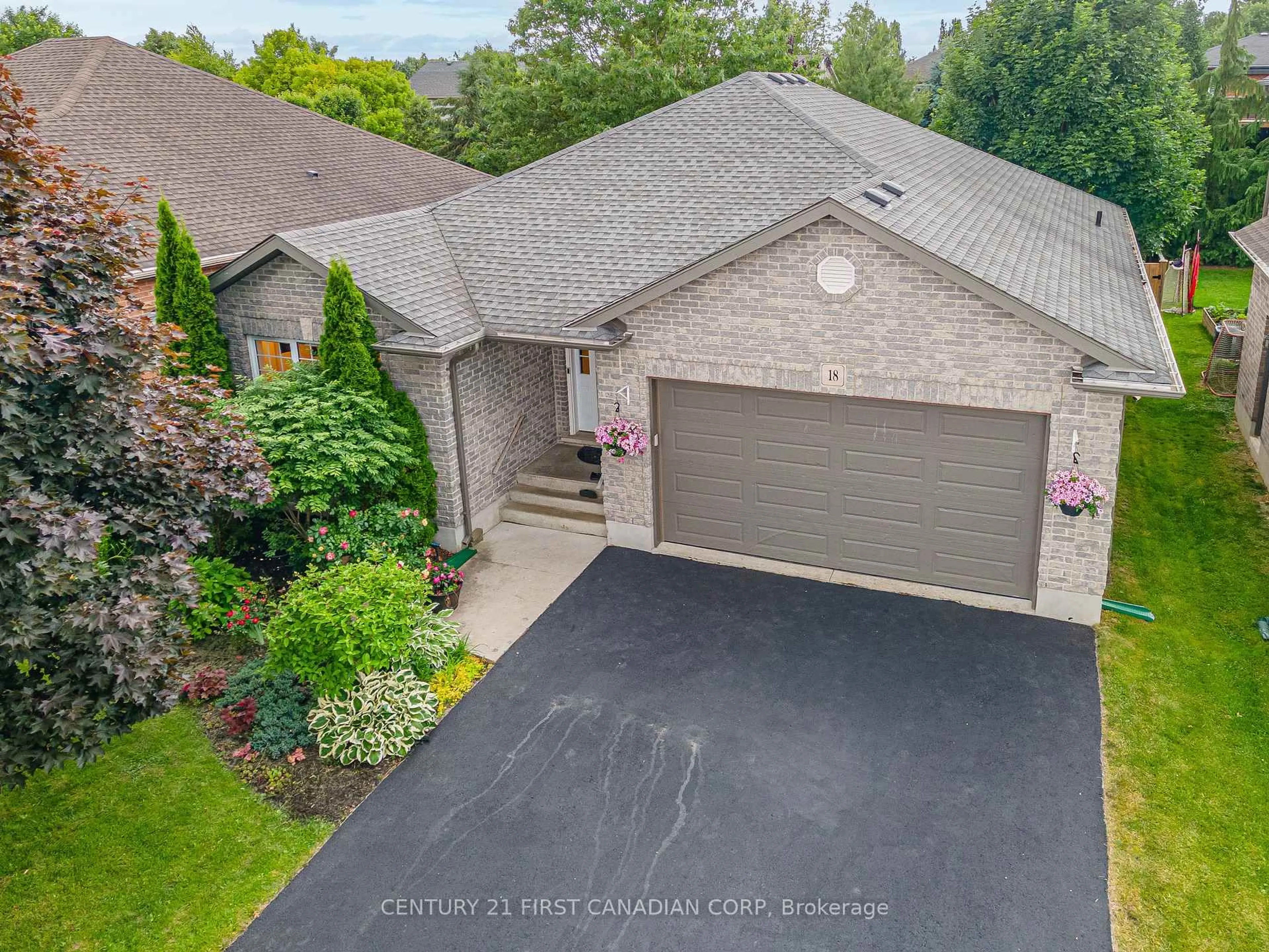 A pic from outside/outdoor area/front of a property/back of a property/a pic from drone, street for 18 Trillium Cres, St. Marys Ontario N4X 0A2