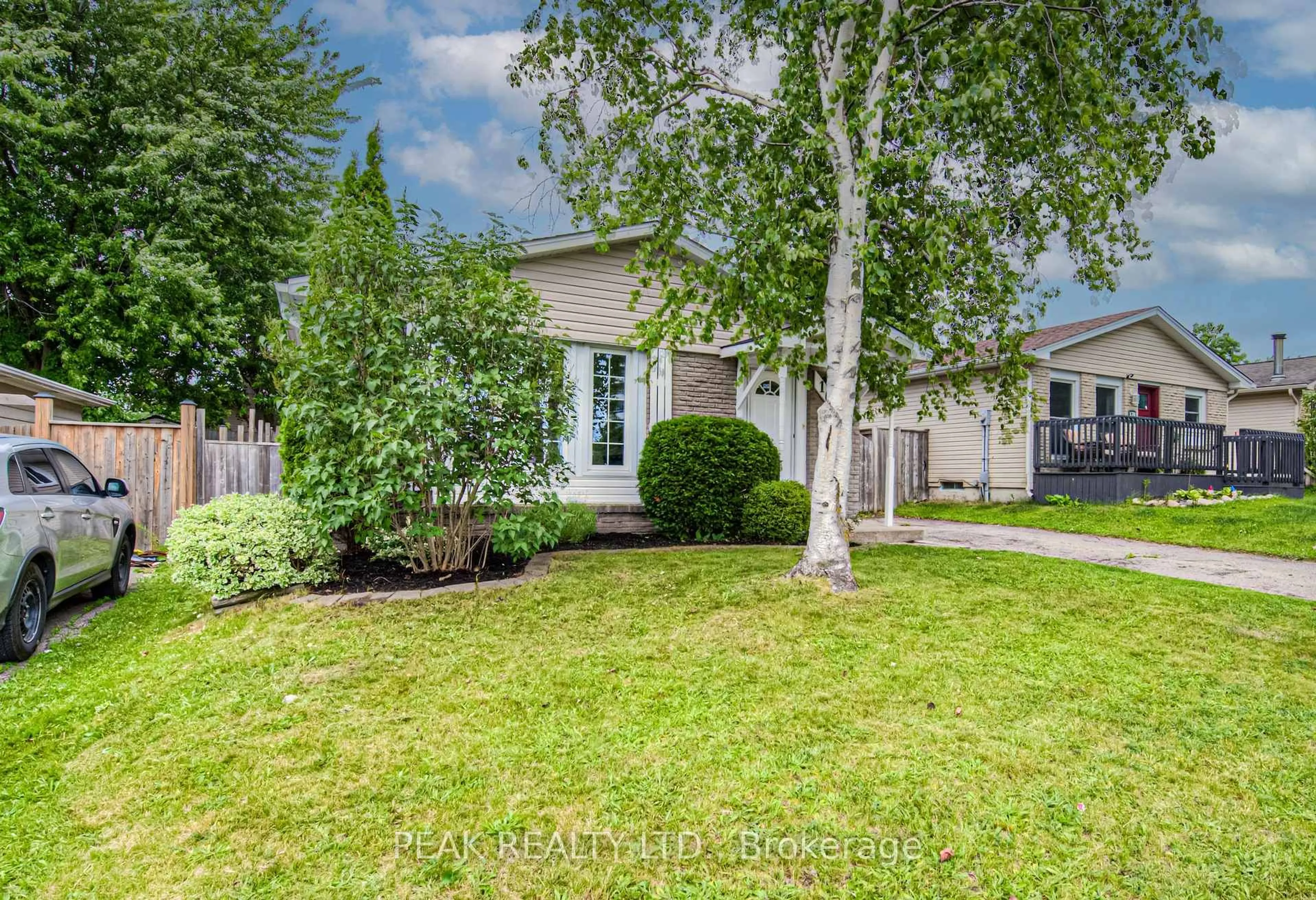A pic from outside/outdoor area/front of a property/back of a property/a pic from drone, street for 166 Natchez Rd, Kitchener Ontario N2B 3L2