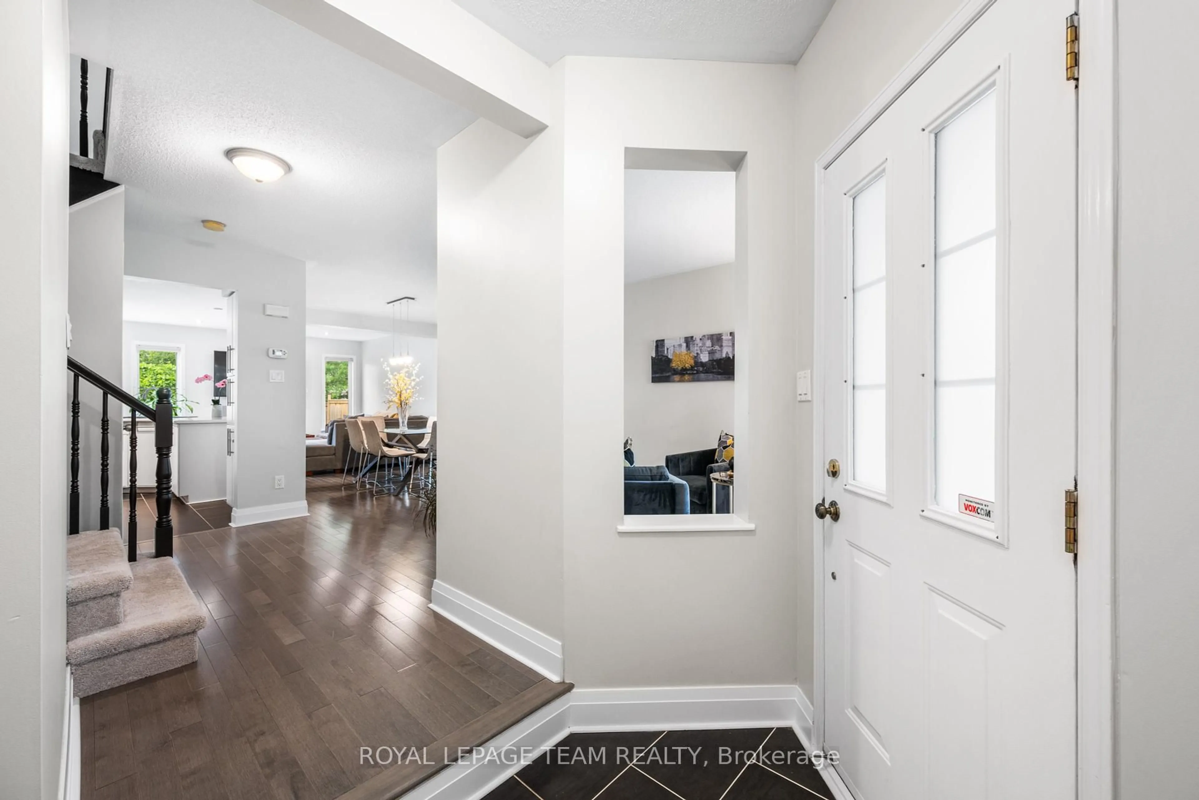 Indoor entryway for 990 Cove Island Terr, Ottawa Ontario K1V 1P3