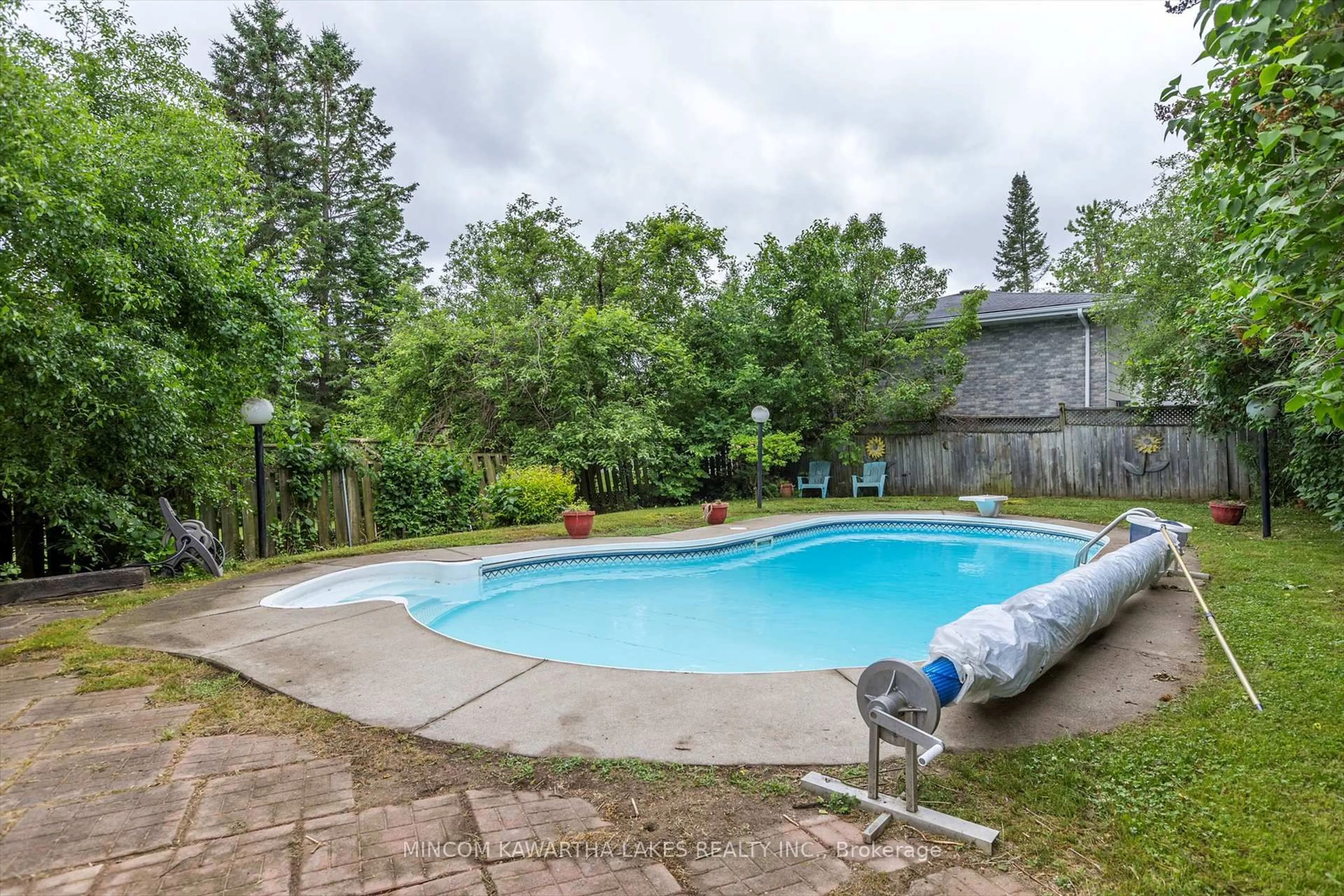Pool for 197 Patricia Cres, Selwyn Ontario K9J 6X3