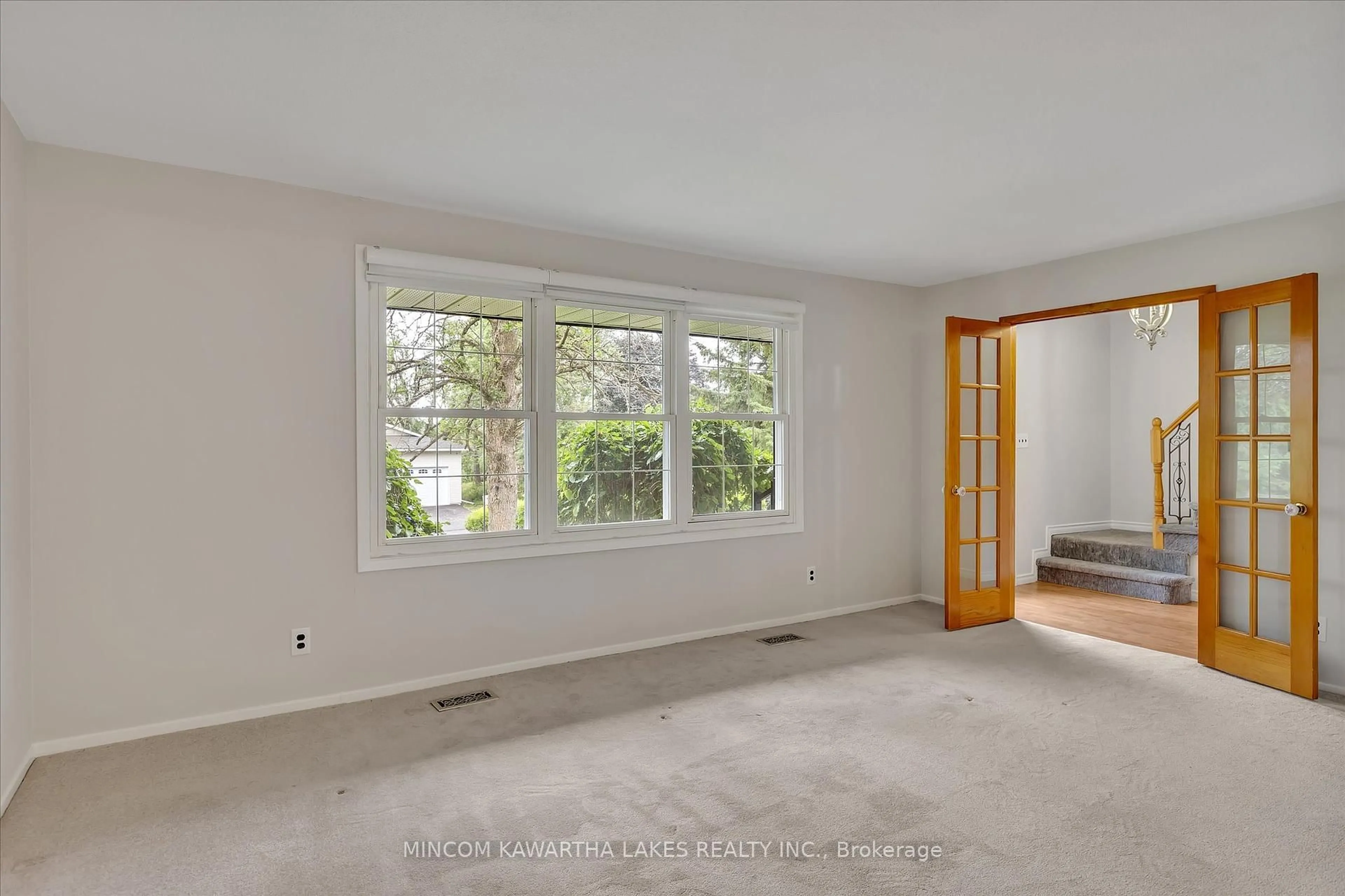 A pic of a room for 197 Patricia Cres, Selwyn Ontario K9J 6X3