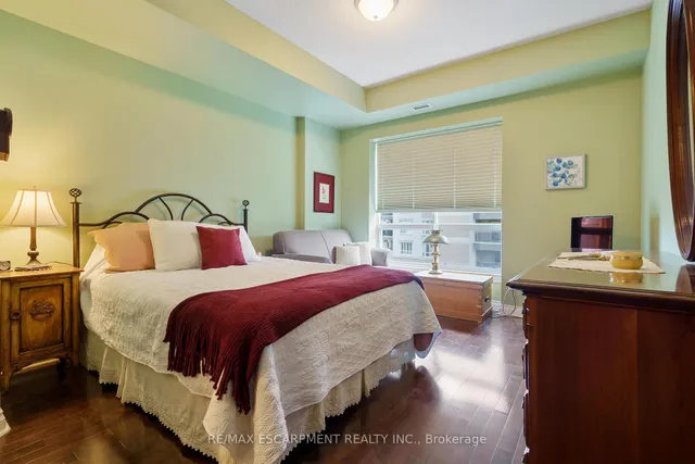 Additional property image - 4000 Creekside Dr Unit 405