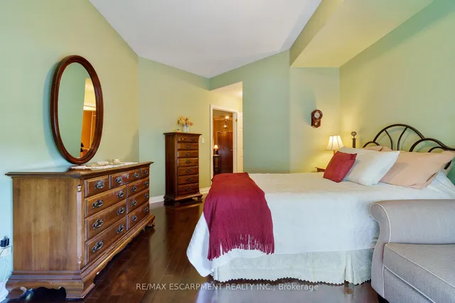 Additional property image - 4000 Creekside Dr Unit 405