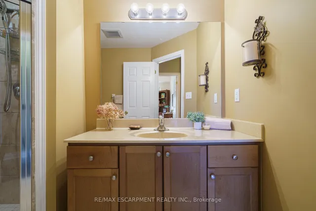 Additional property image - 4000 Creekside Dr Unit 405
