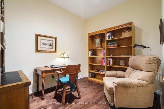 Additional property image - 4000 Creekside Dr Unit 405