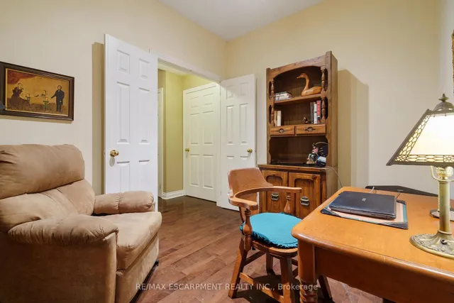 Additional property image - 4000 Creekside Dr Unit 405