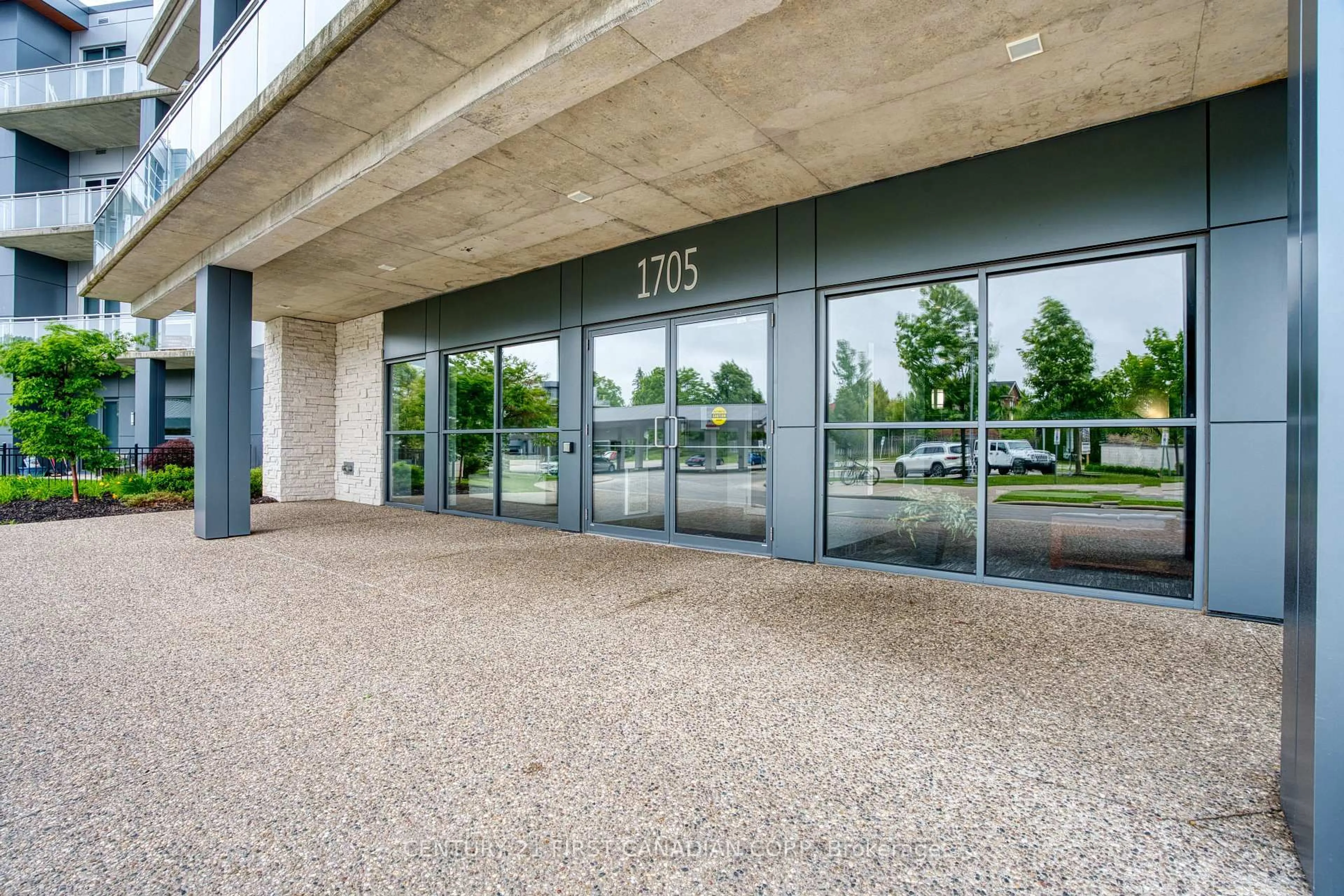 Indoor foyer for 1705 Fiddlehead Pl #105, London North Ontario N6G 0S1
