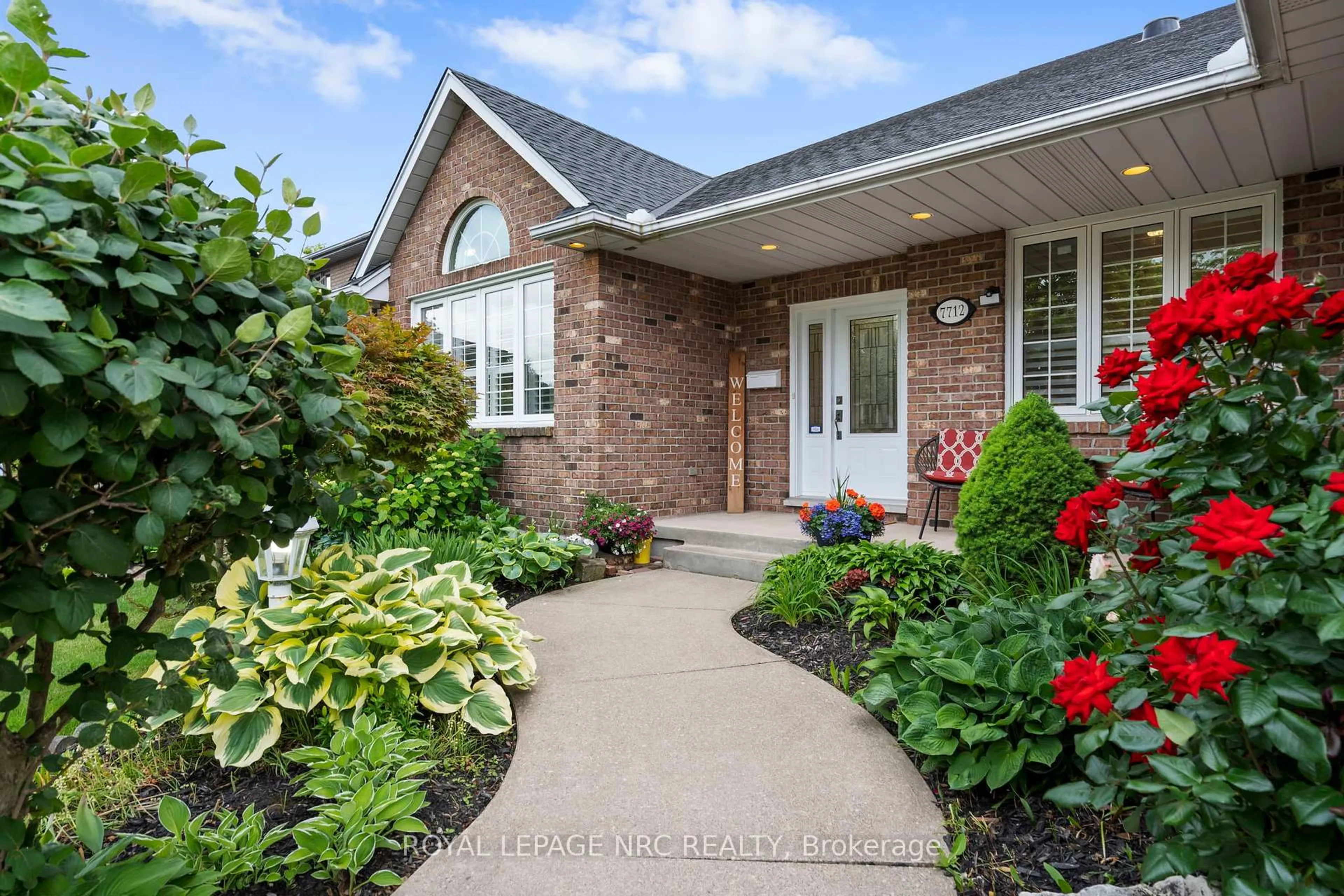 Home with brick exterior material, street for 7712 South Wood Dr, Niagara Falls Ontario L2H 2X1