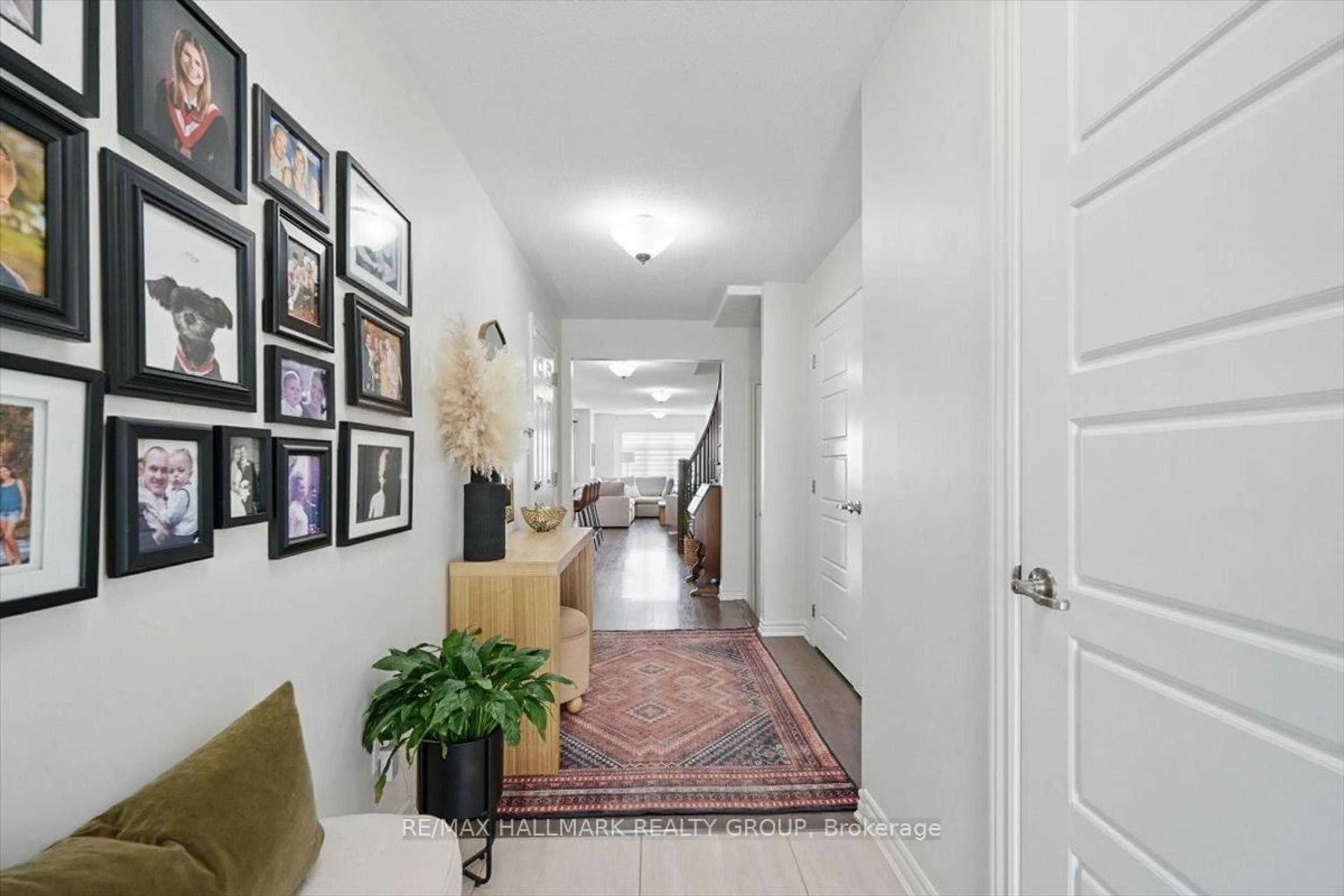 Indoor entryway for 325 Lipizzaner St, Ottawa Ontario K2S 0X8