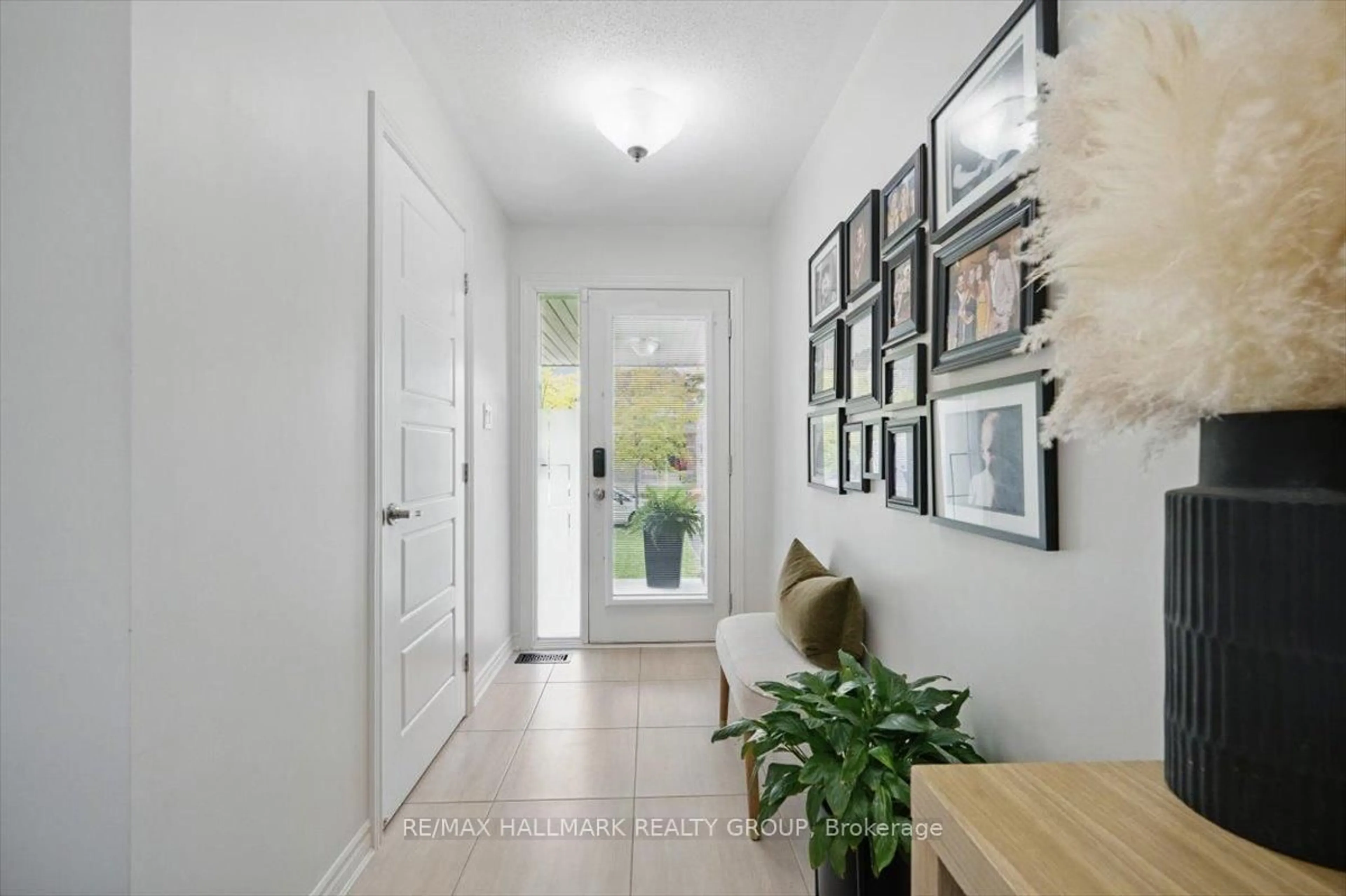 Indoor entryway for 325 Lipizzaner St, Ottawa Ontario K2S 0X8