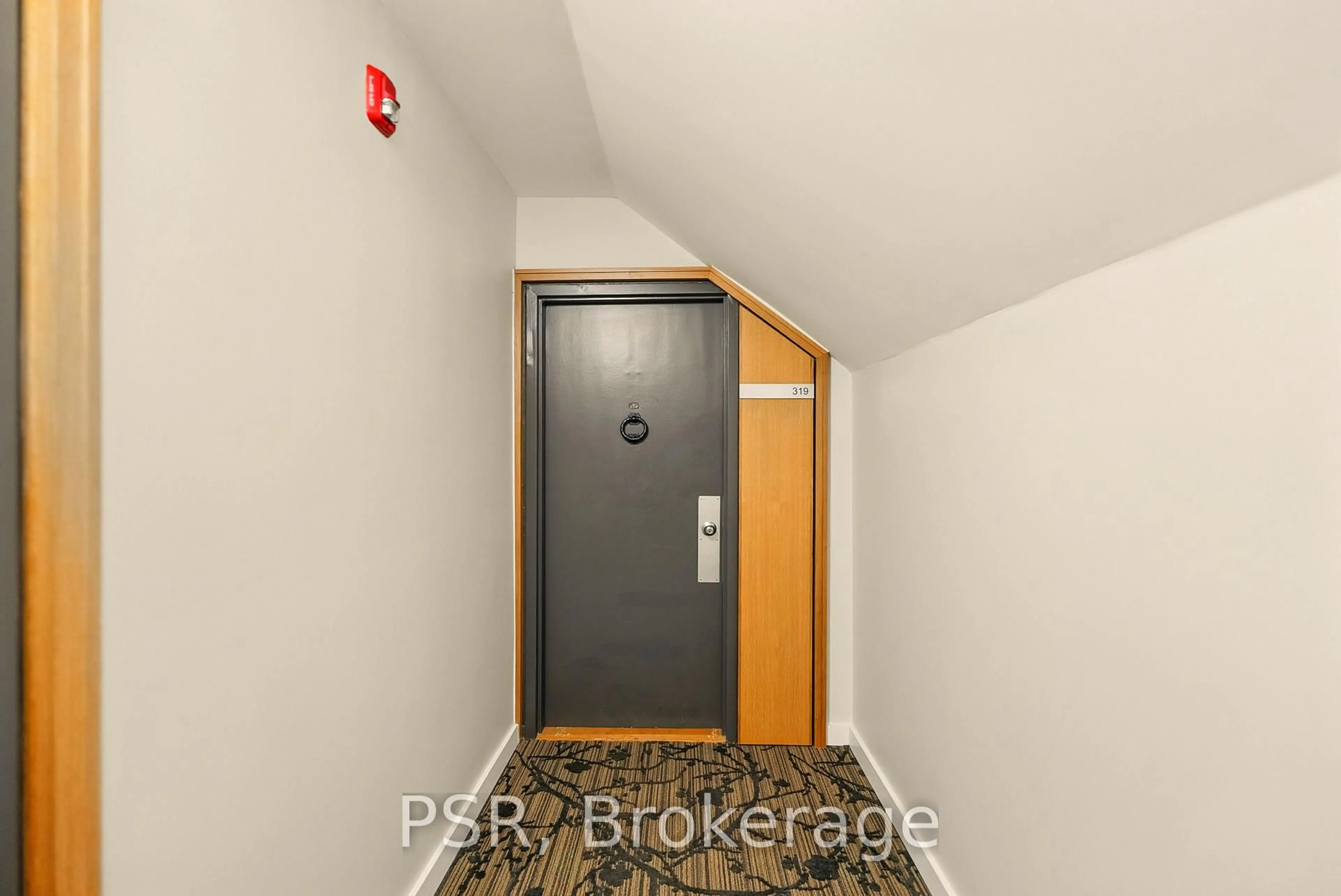 Indoor entryway for 12 Bigwin Island #319, Lake of Bays Ontario P0B 1A0