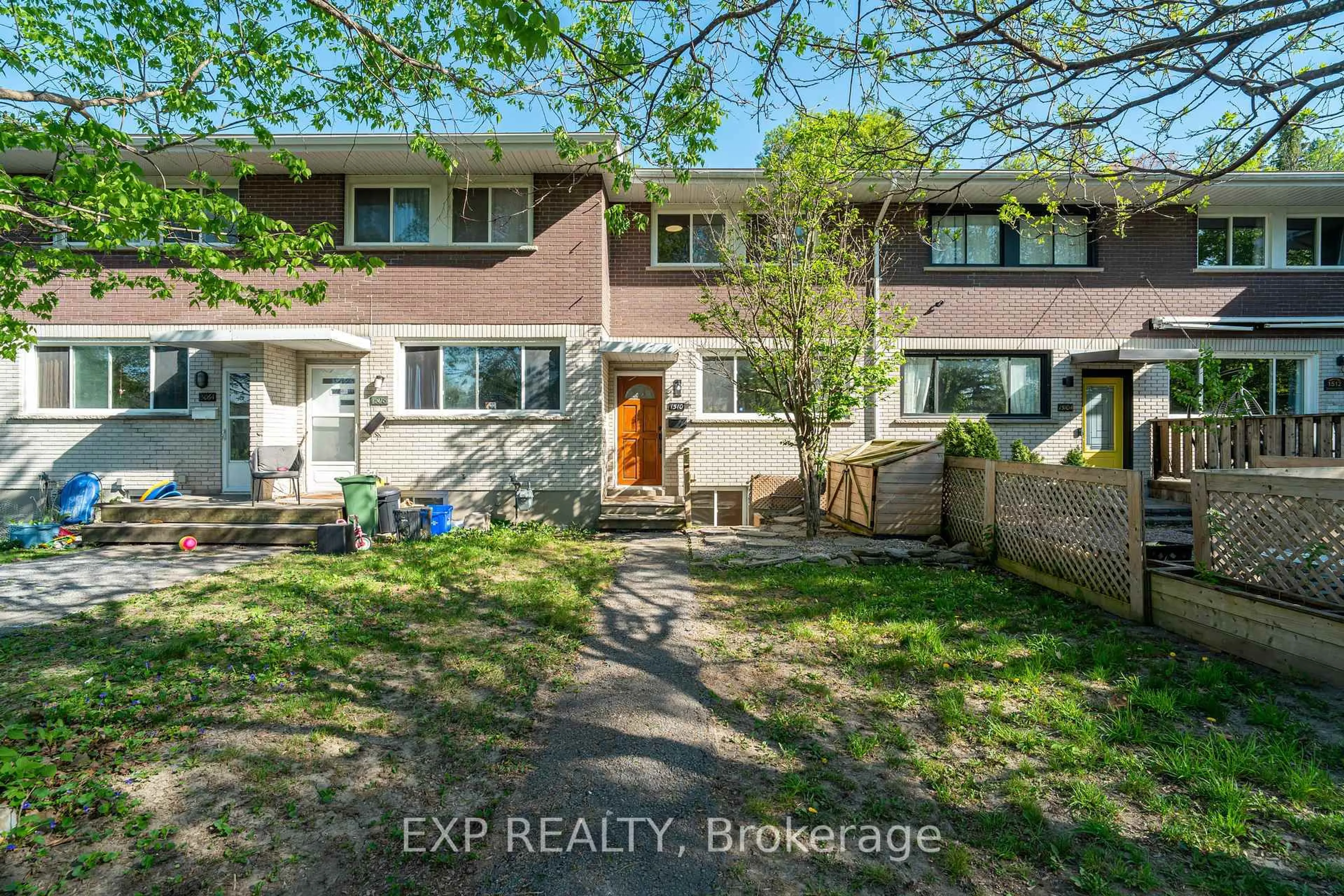 A pic from outside/outdoor area/front of a property/back of a property/a pic from drone, street for 1510 Lepage Ave, Ottawa Ontario K1Z 8C9
