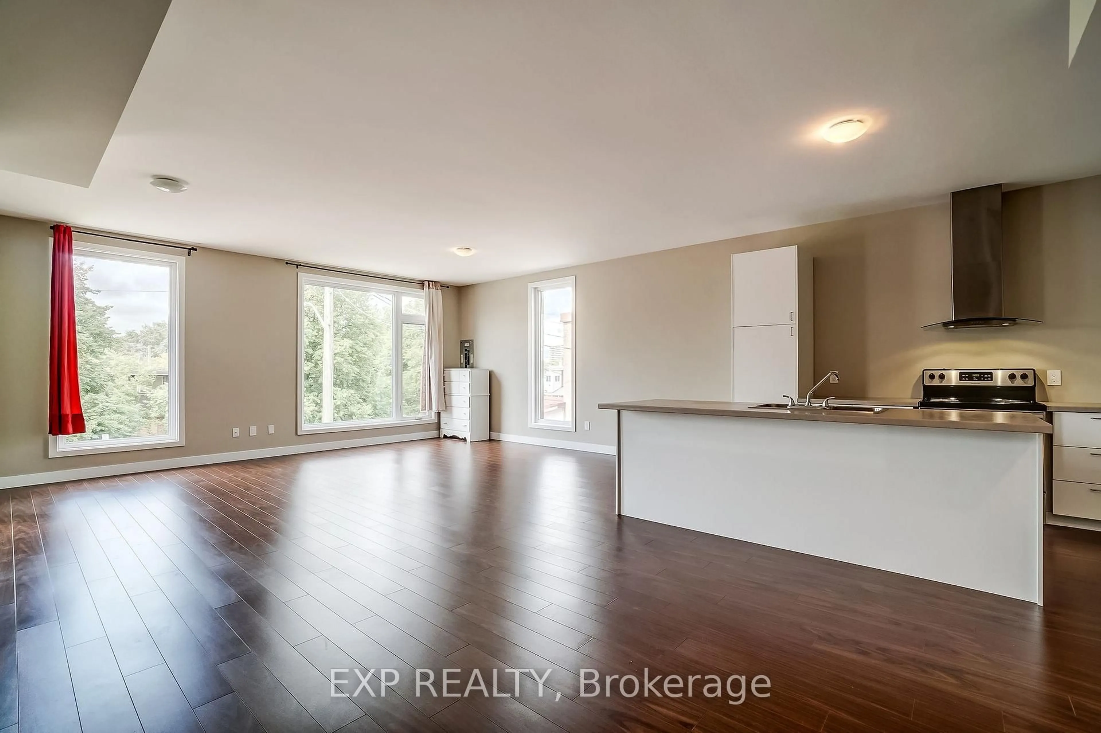 Open concept kitchen, unknown for 245 Durocher St, Ottawa Ontario K1L 7S5