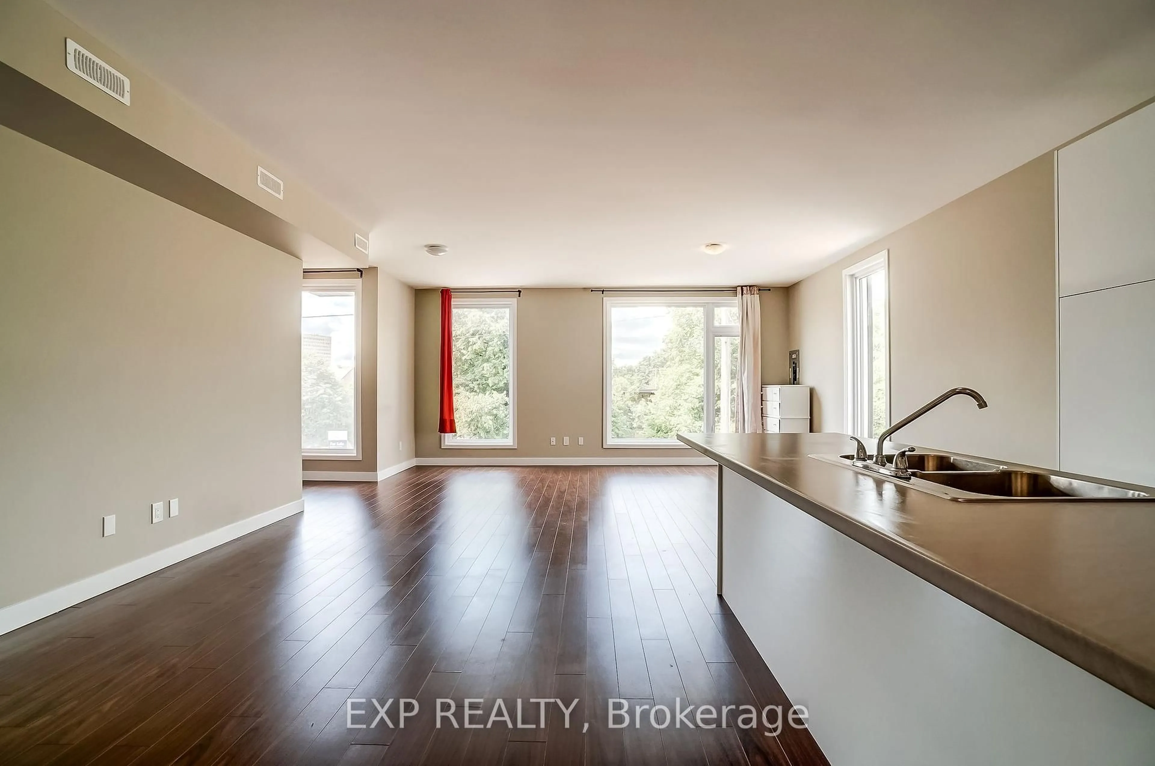 Open concept kitchen, unknown for 245 Durocher St, Ottawa Ontario K1L 7S5