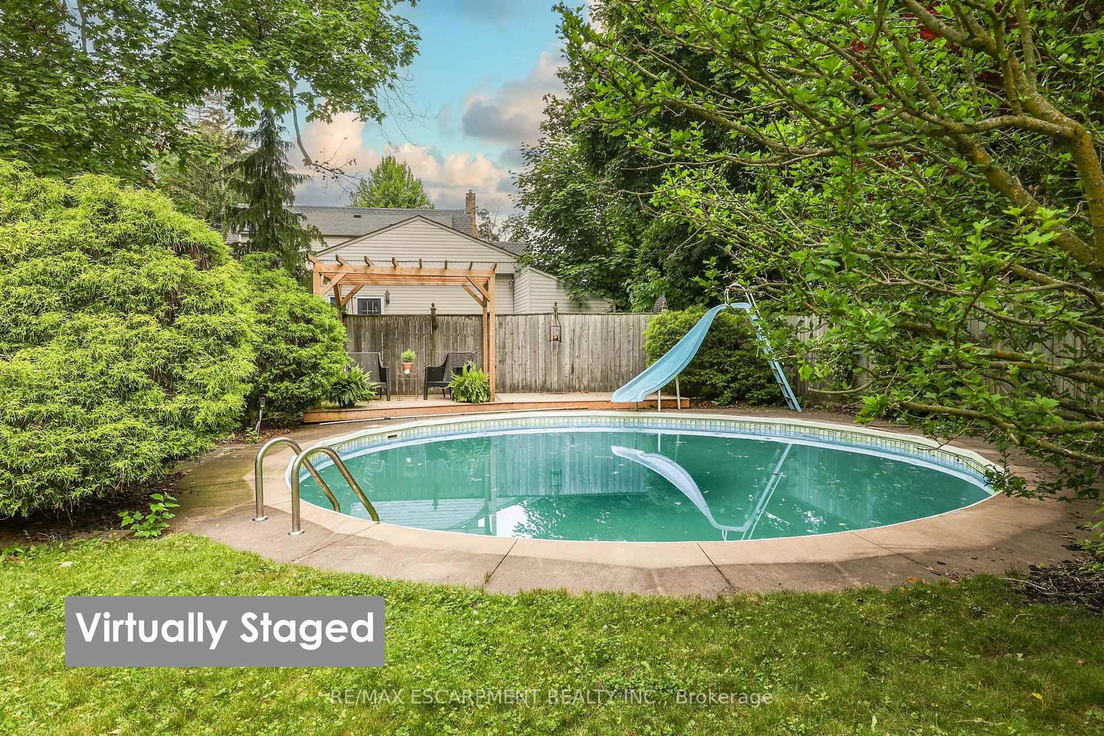 Pool for 140 Main St, Grimsby Ontario L3M 1S2