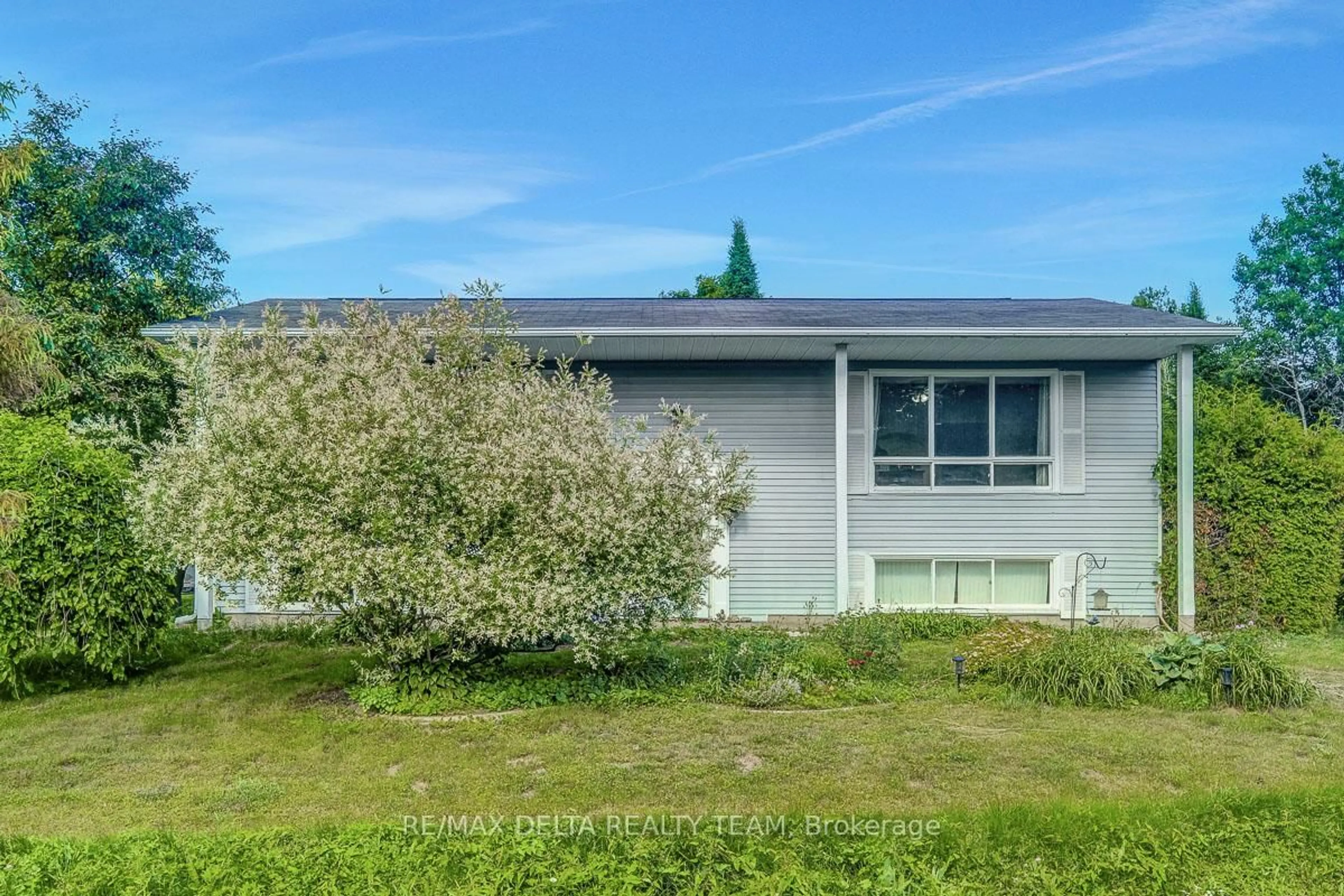 Home with vinyl exterior material, street for 3333 White Spruce, Osgoode Ontario K0A 2W0