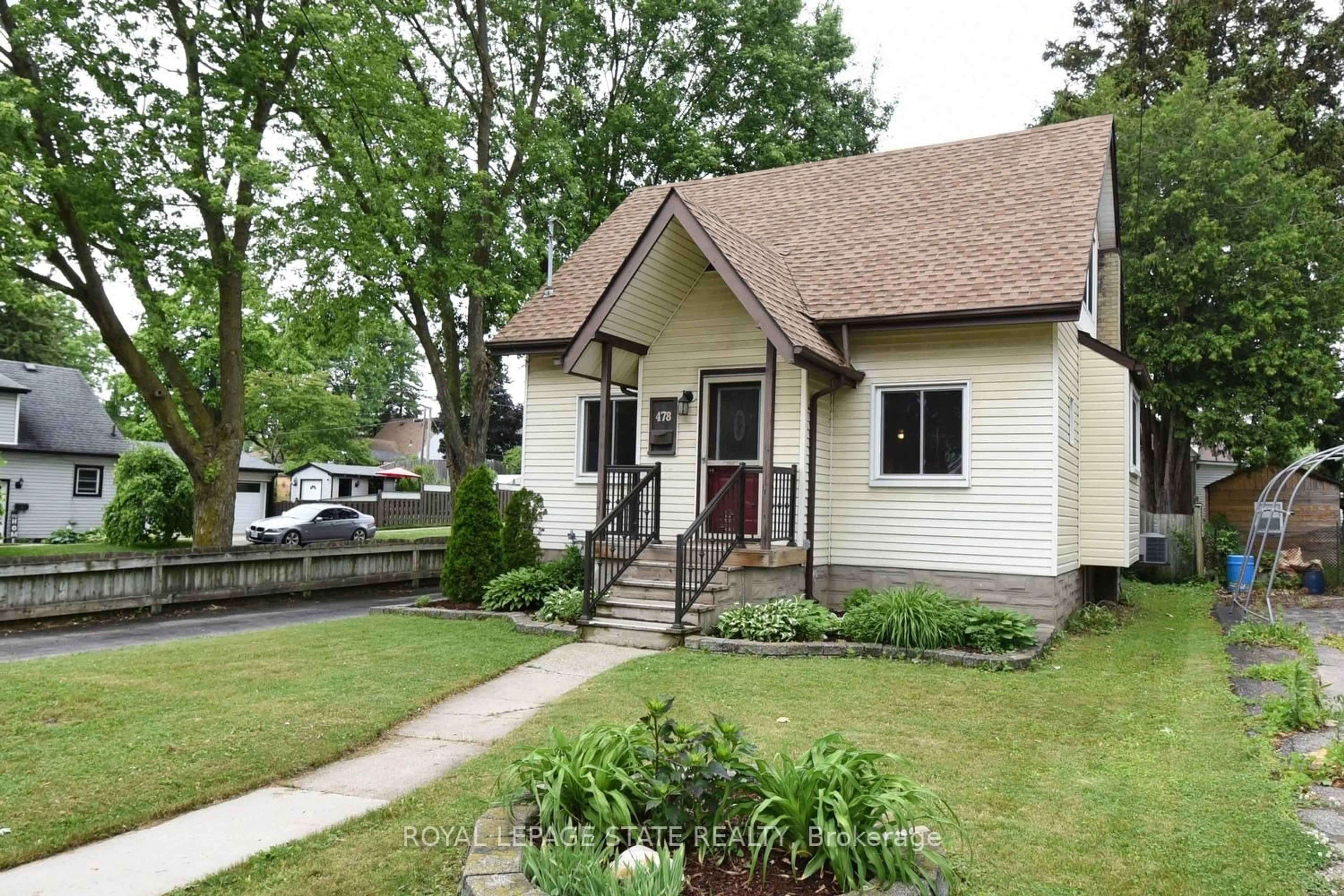 Home with vinyl exterior material, street for 478 Stirling Ave, Kitchener Ontario N2M 3J2