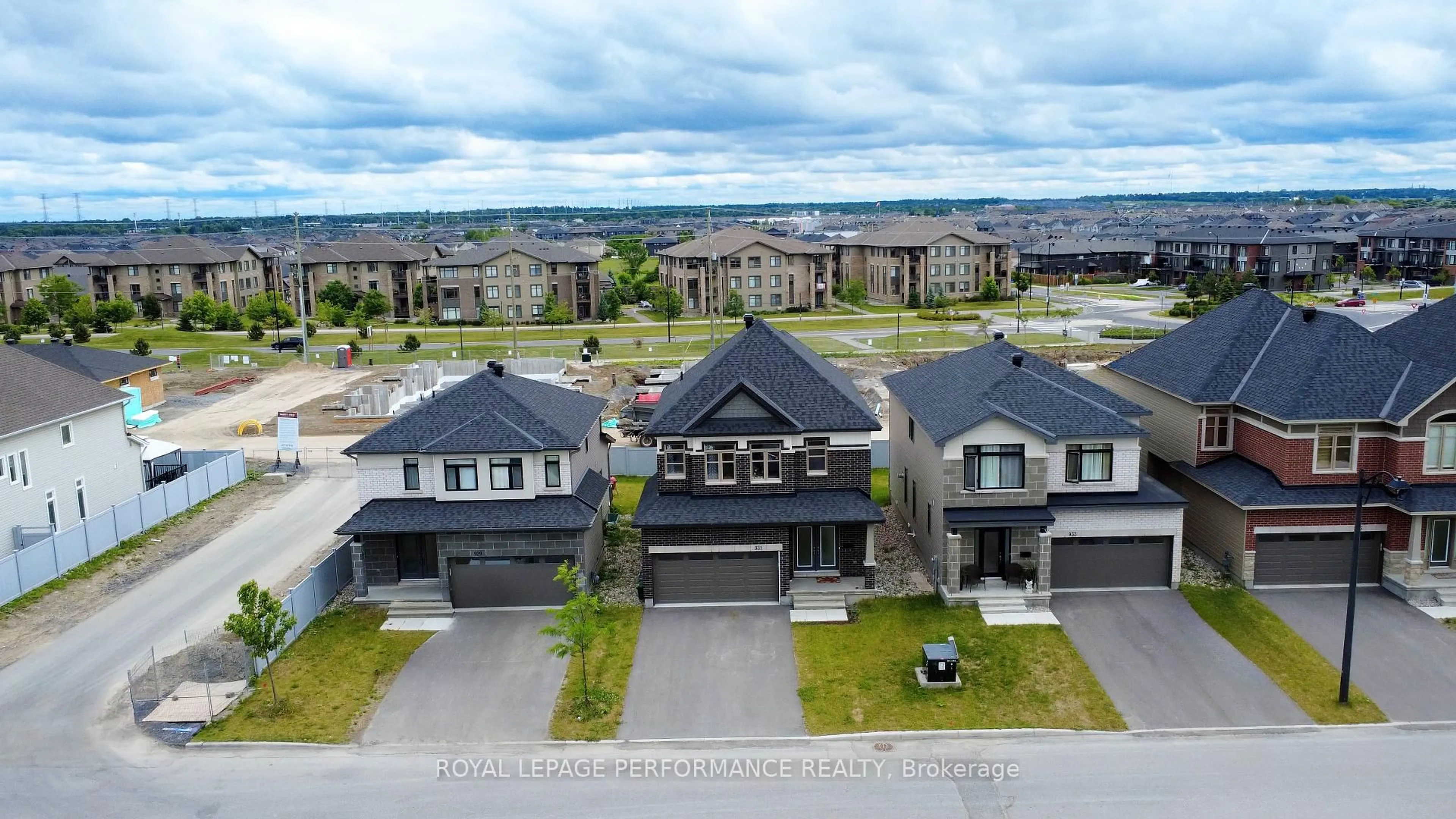 A pic from outside/outdoor area/front of a property/back of a property/a pic from drone, unknown for 931 Embankment St, Ottawa Ontario K2S 2P6