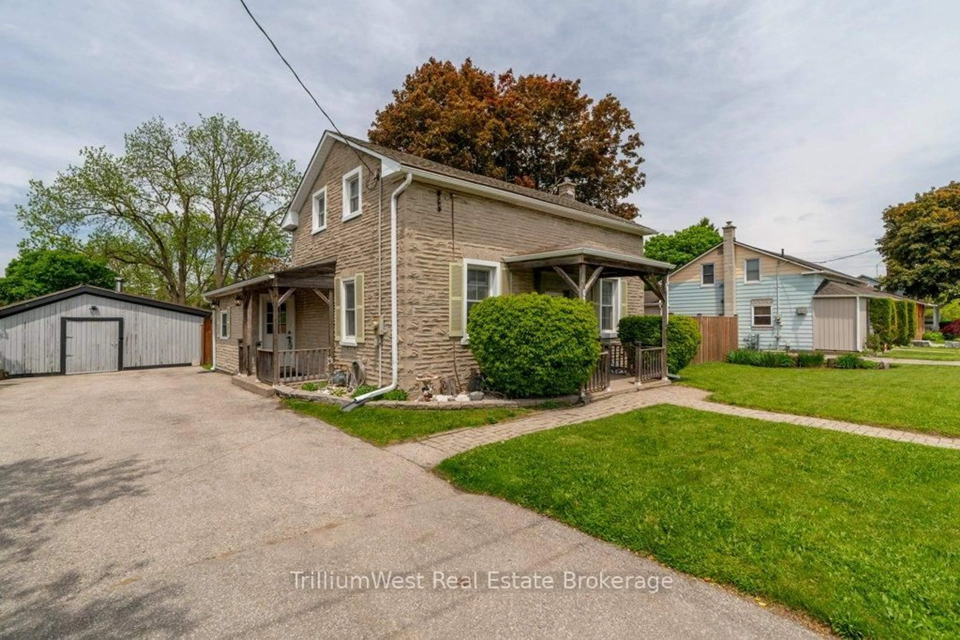 A pic from outside/outdoor area/front of a property/back of a property/a pic from drone, street for 68 Samuelson St, Cambridge Ontario N1R 1J9