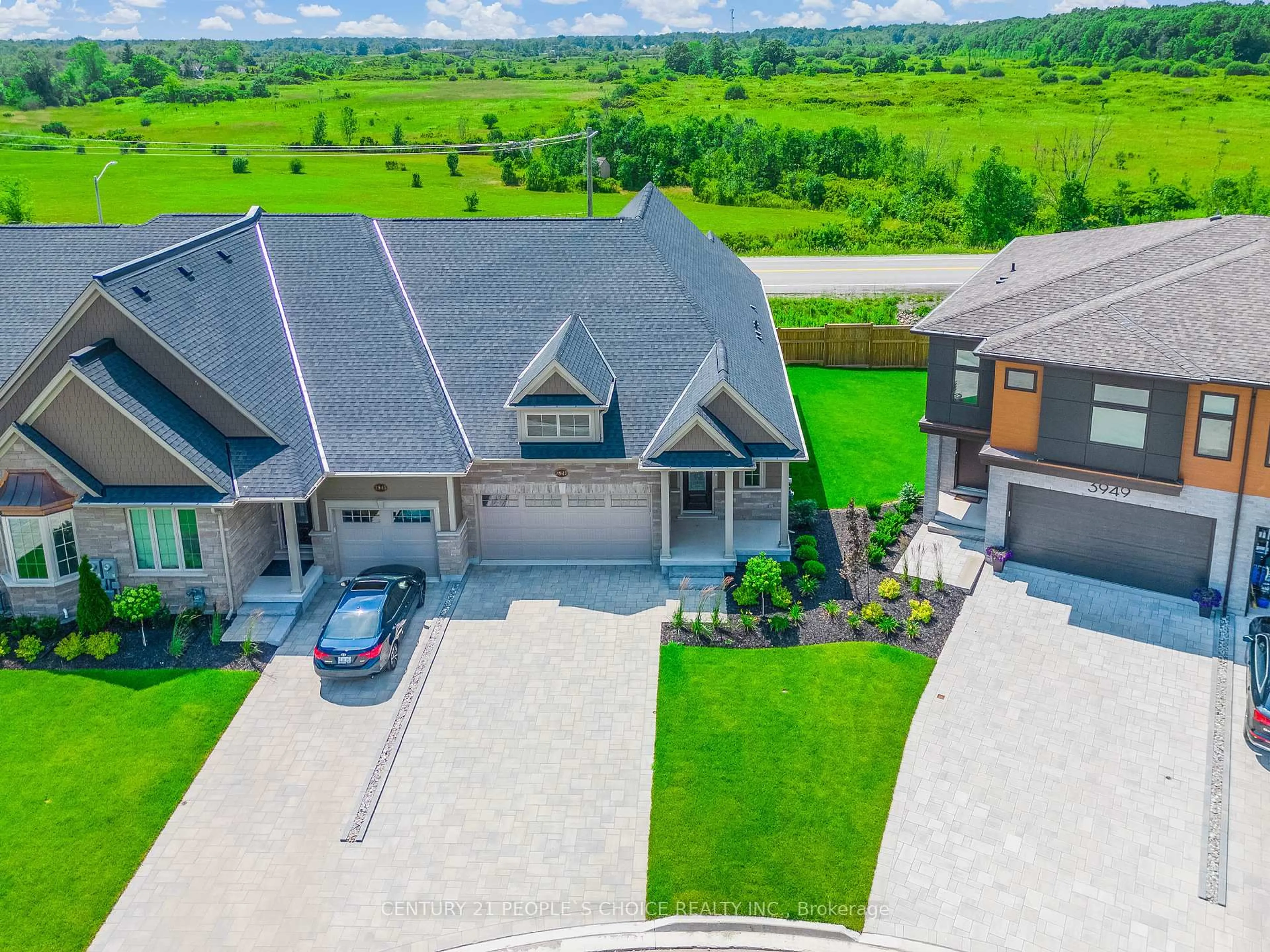 A pic from outside/outdoor area/front of a property/back of a property/a pic from drone, mountain view for 3947 Mitchell Cres, Fort Erie Ontario L0S 1S0