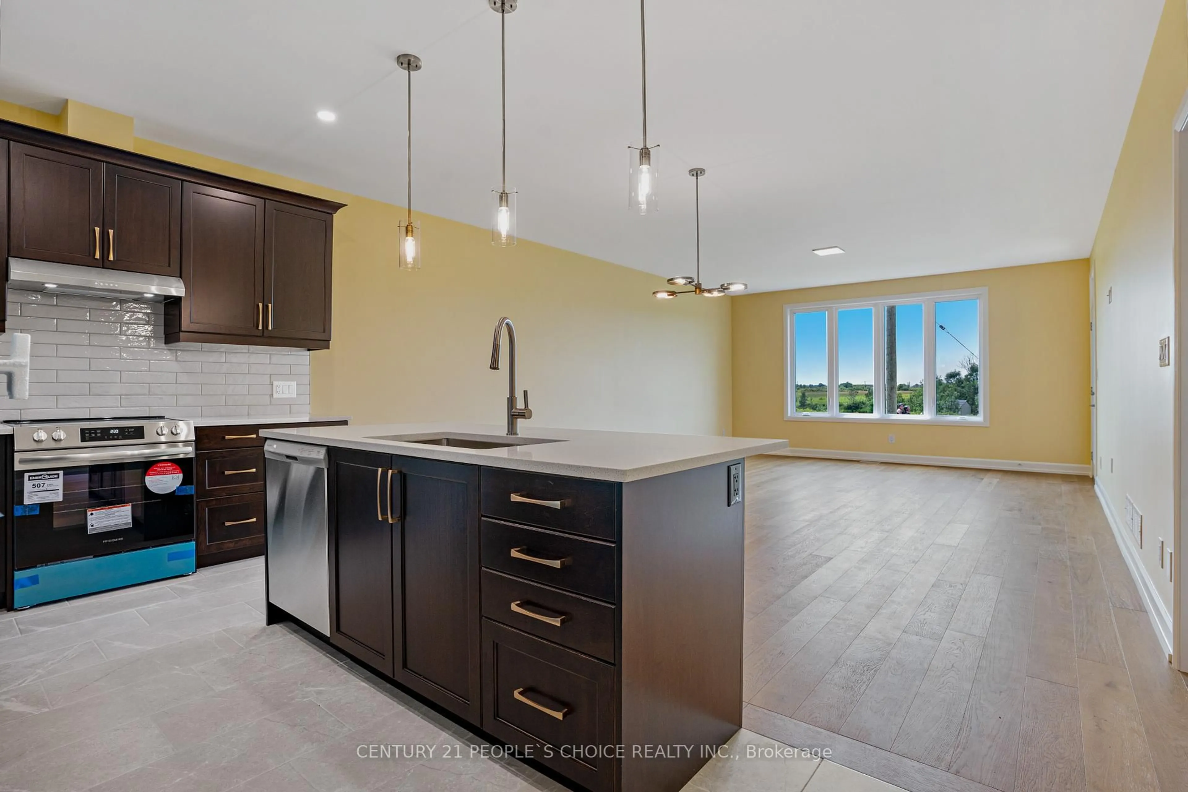 Open concept kitchen, ceramic/tile floor for 3947 Mitchell Cres, Fort Erie Ontario L0S 1S0