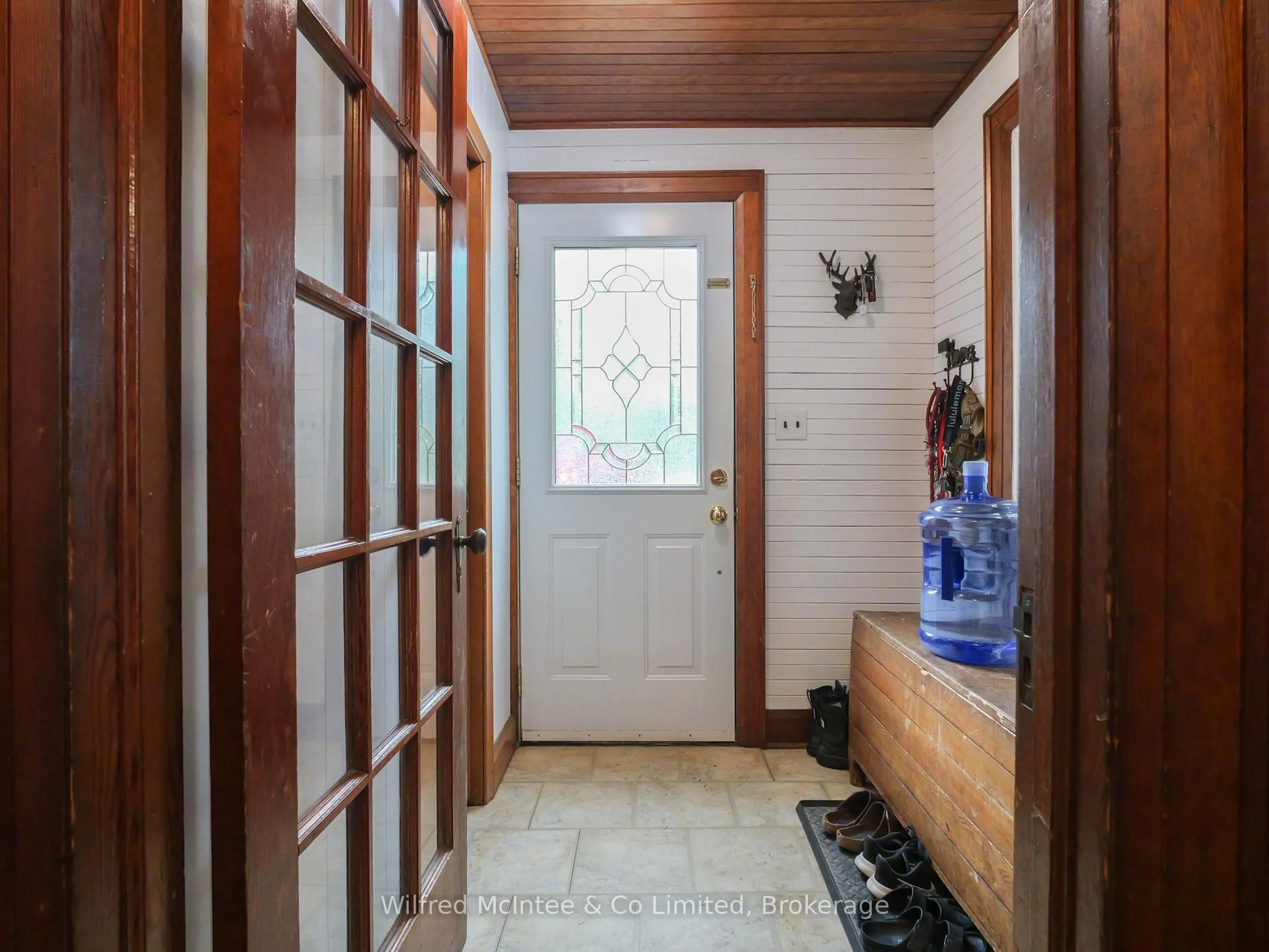 Indoor entryway for 304 Napier St, Brockton Ontario N0G 2V0