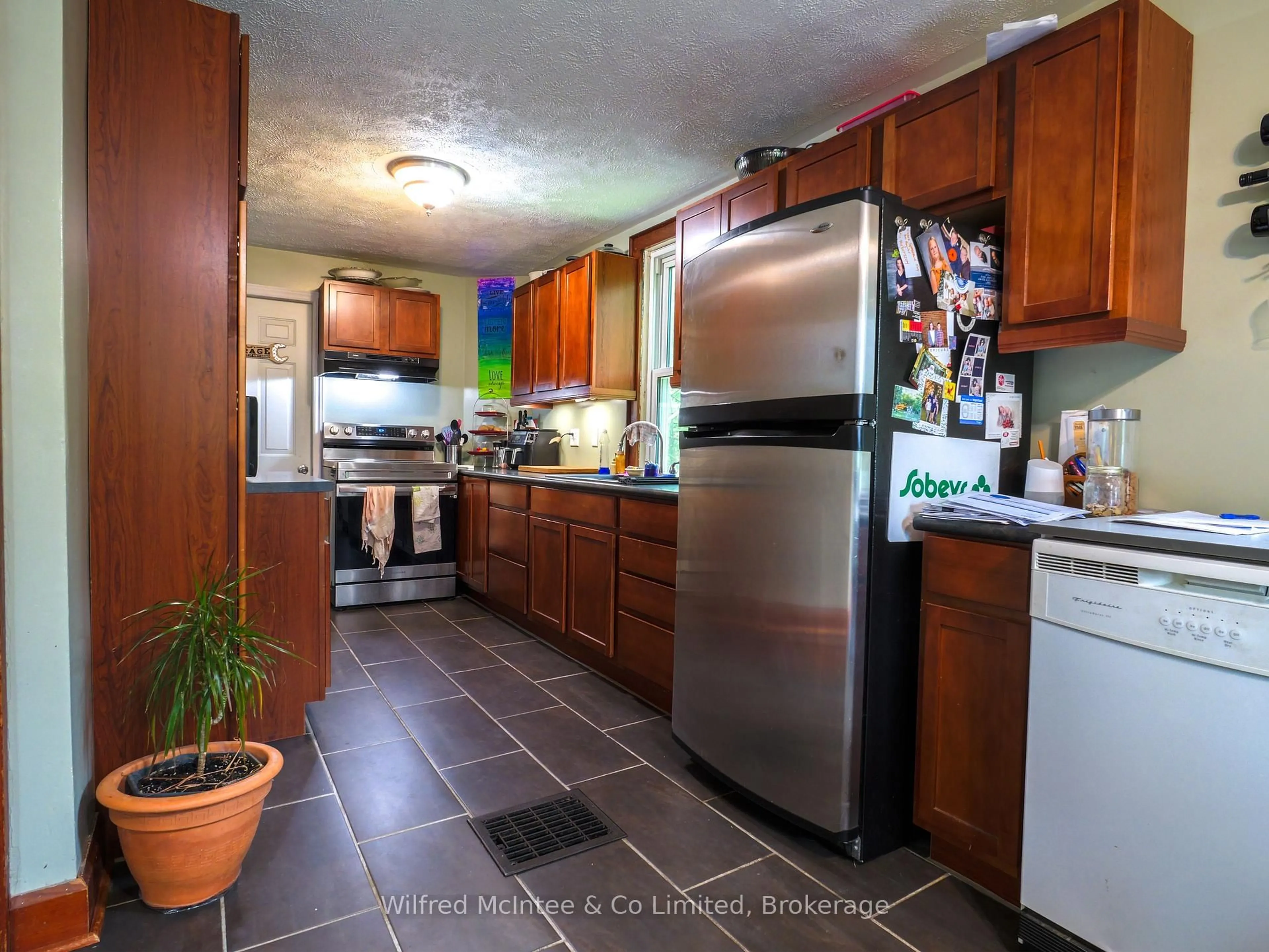 Standard kitchen, ceramic/tile floor for 304 Napier St, Brockton Ontario N0G 2V0