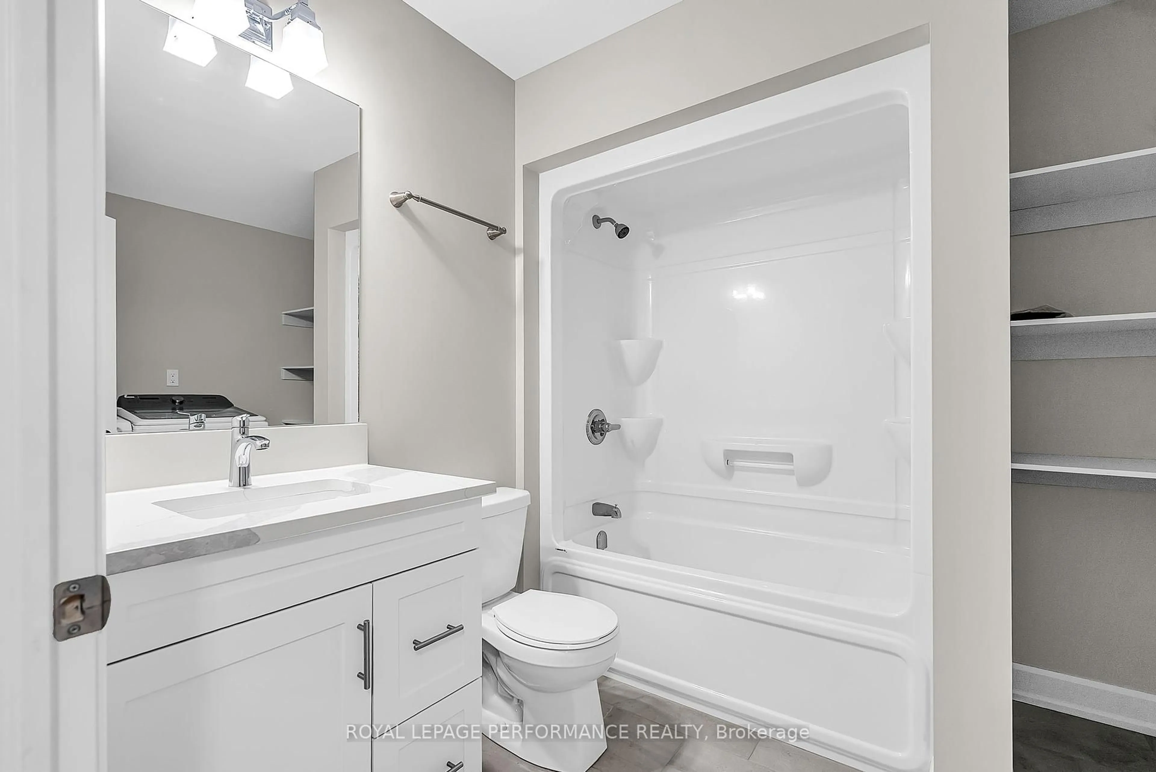 Standard bathroom, unknown for 350 Tollgate Rd, Cornwall Ontario K6H 5R6