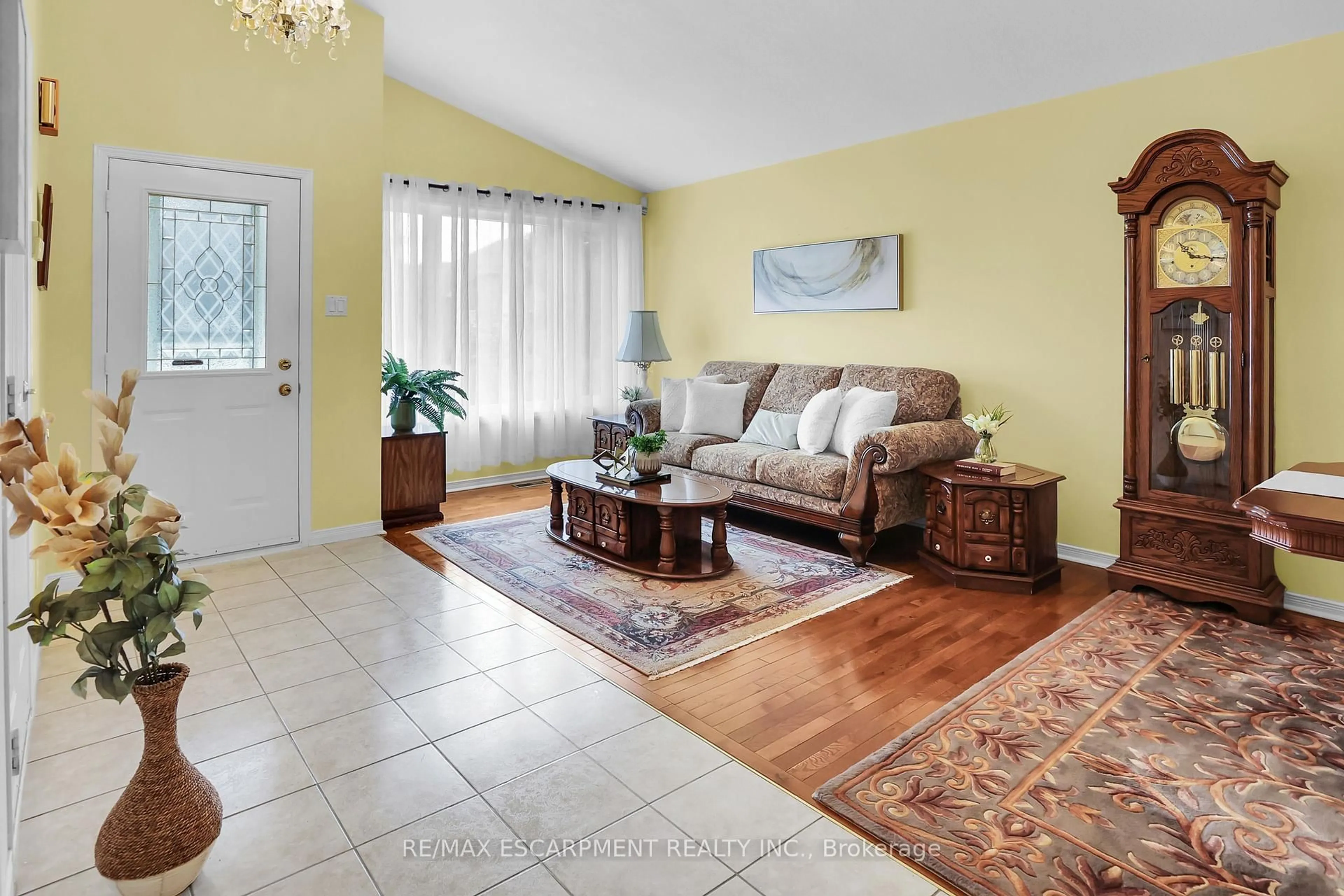 Living room with furniture, ceramic/tile floor for 68 Hillcroft Dr, Hamilton Ontario L8J 3W9