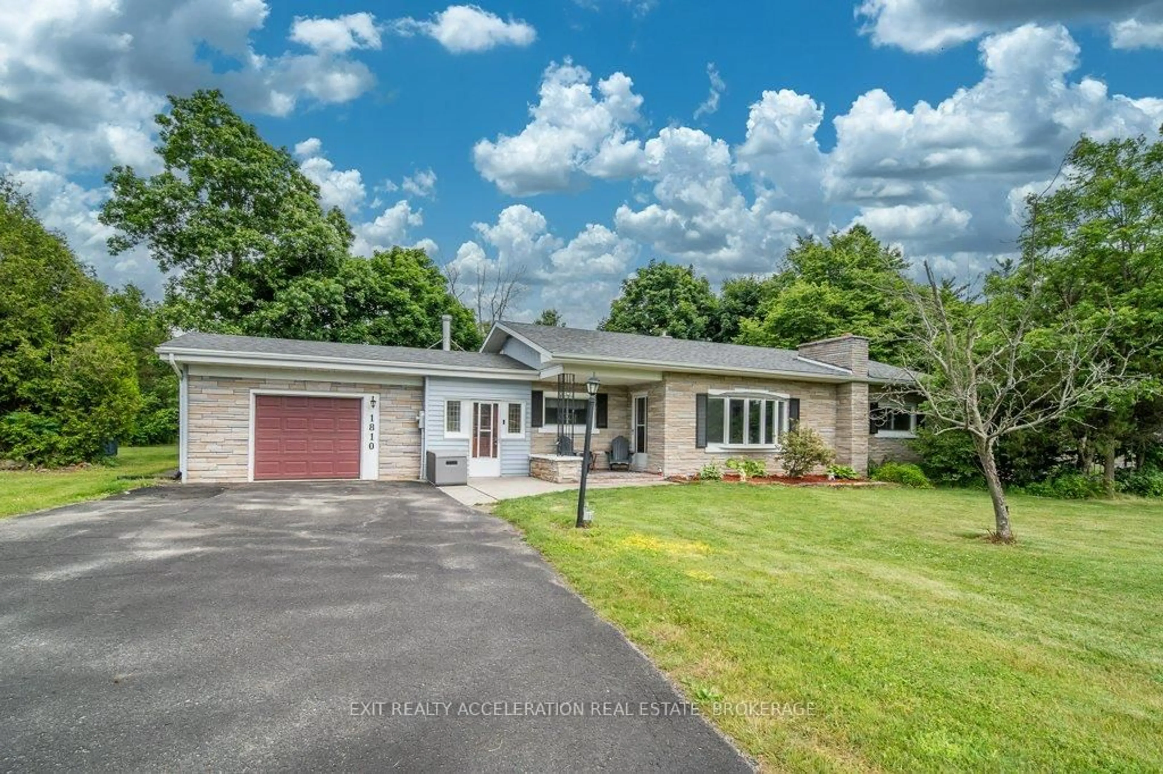 A pic from outside/outdoor area/front of a property/back of a property/a pic from drone, street for 1810 Sydenham Rd, Kingston Ontario K7L 4V4