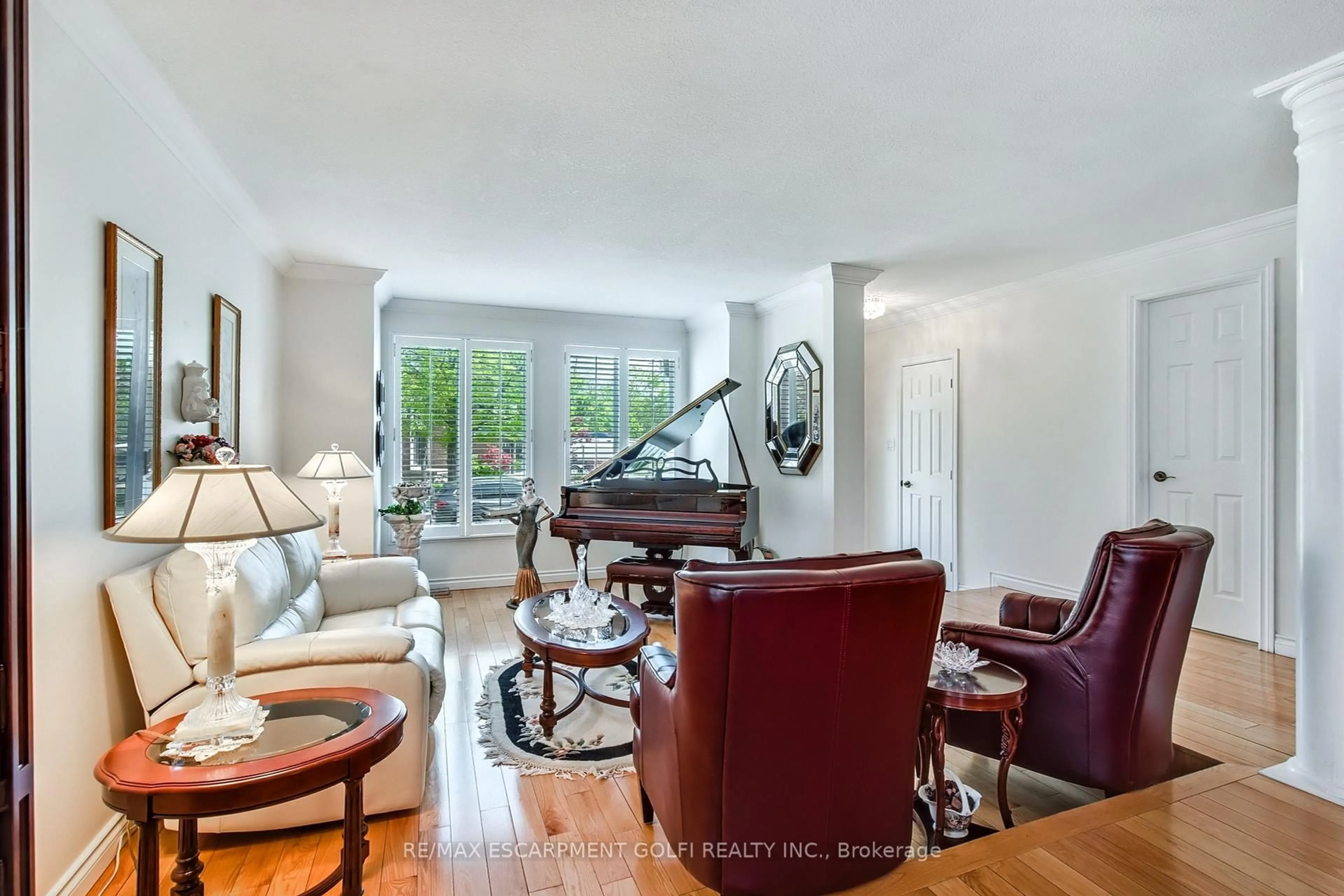 Living room with furniture, unknown for 67 Sunvale Pl, Hamilton Ontario L8E 4Z6