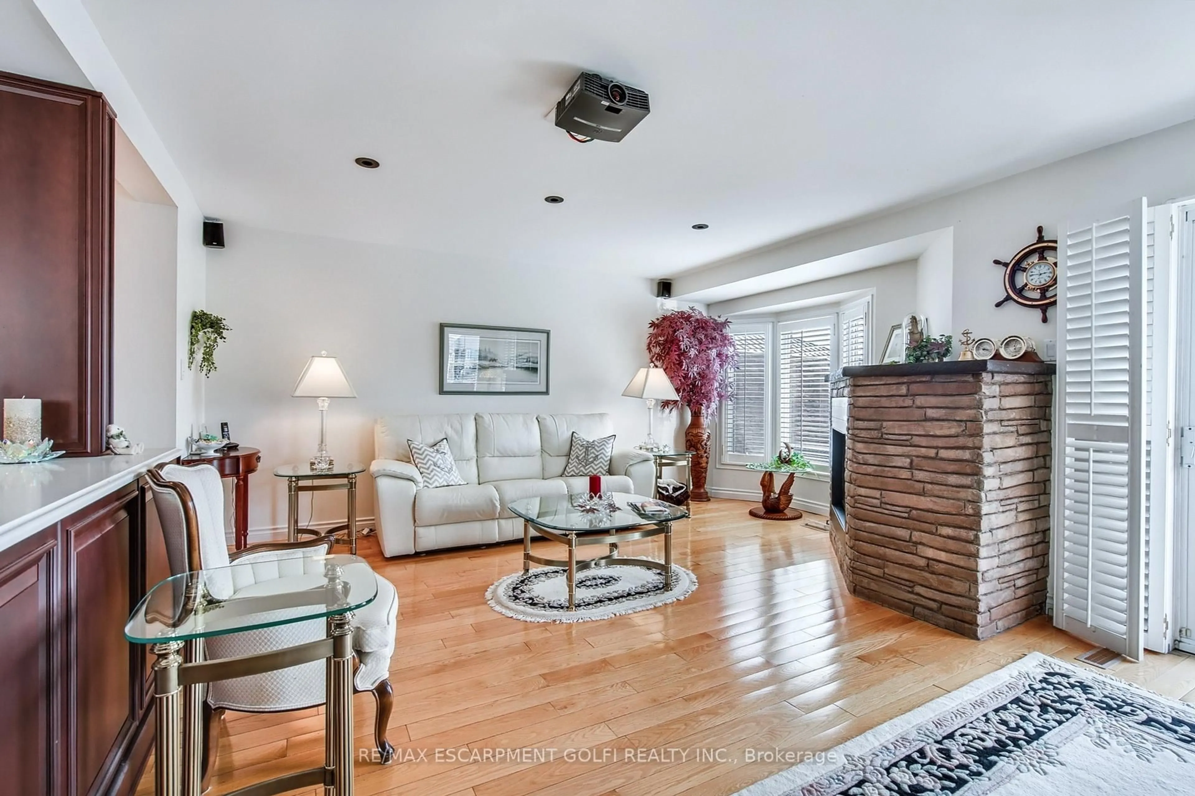 Living room with furniture, unknown for 67 Sunvale Pl, Hamilton Ontario L8E 4Z6