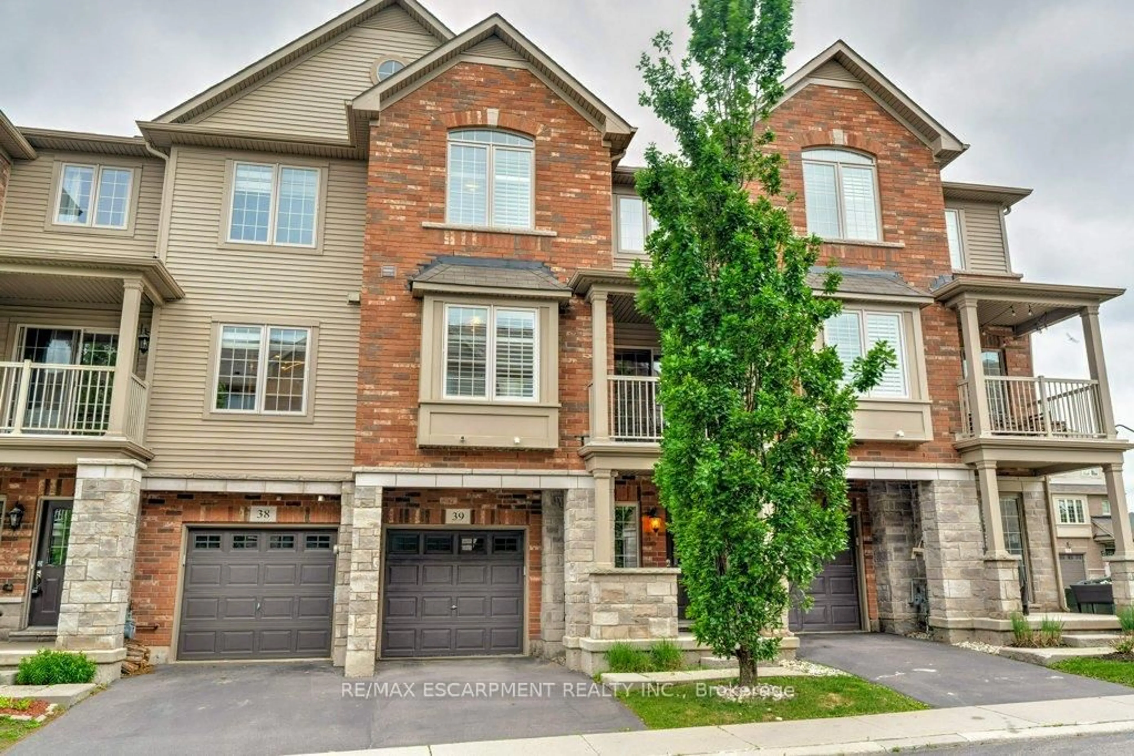 Home with brick exterior material, street for 257 Parkside Dr #39, Hamilton Ontario L8B 0W5